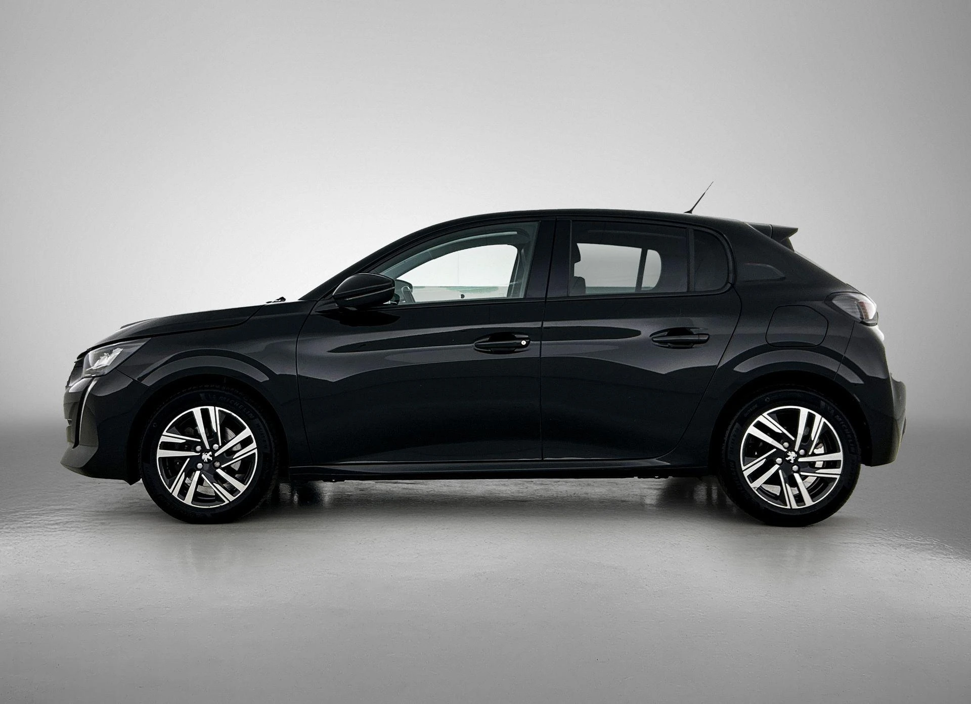 Peugeot-208-image-1