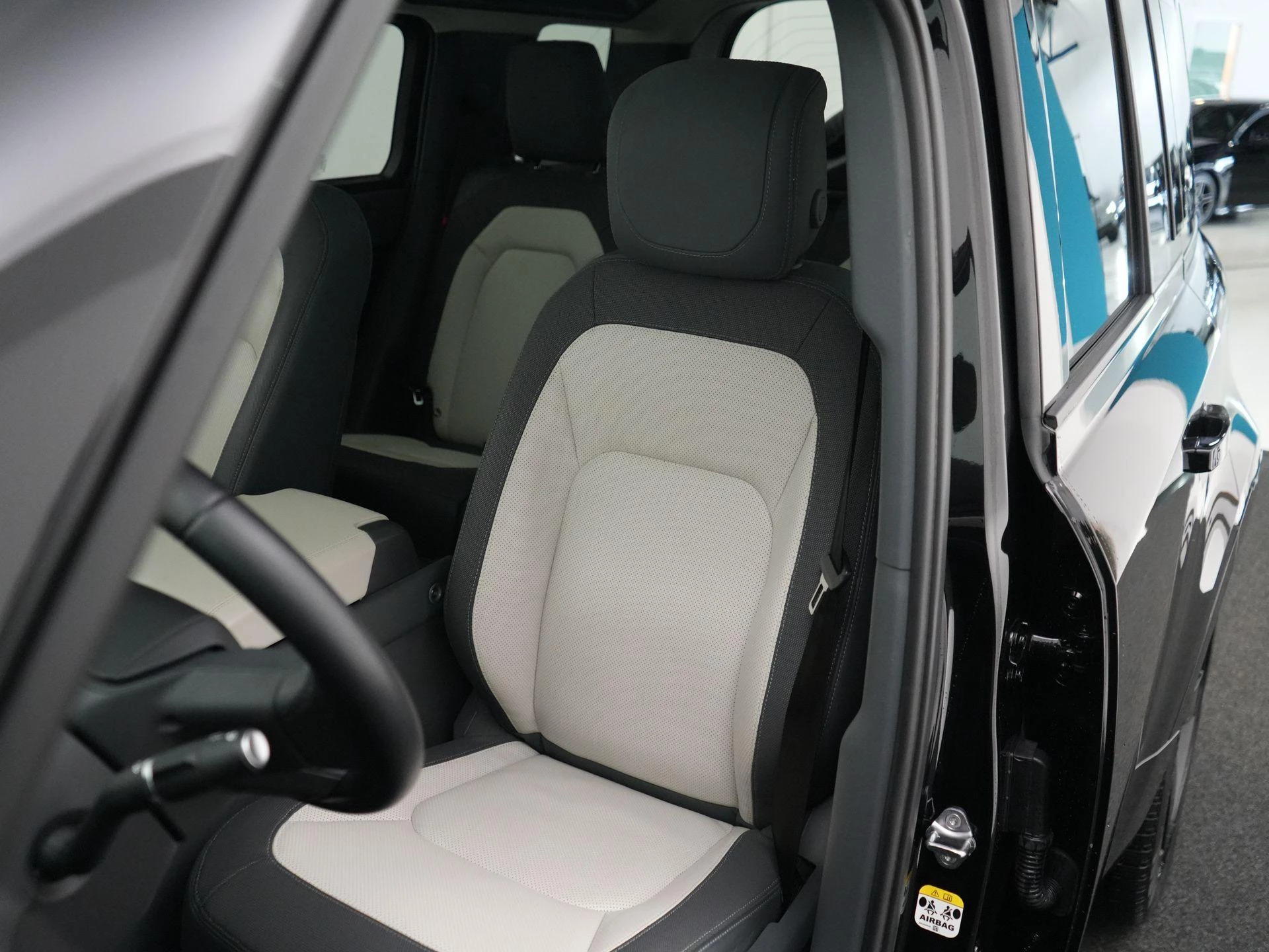 Land Rover-Defender-image-7