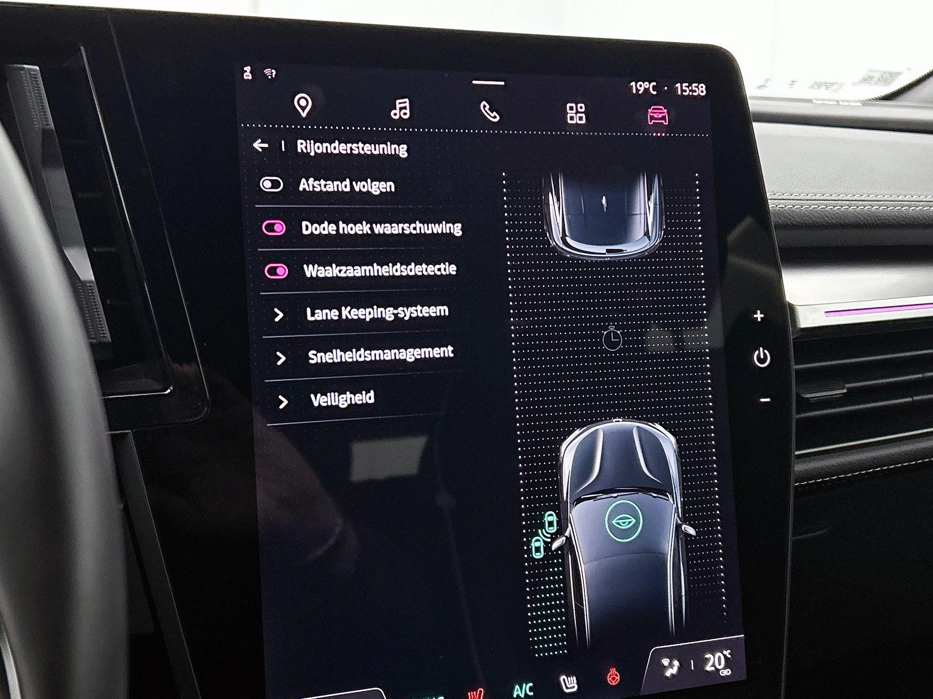 Renault-Megane E-Tech-image-13