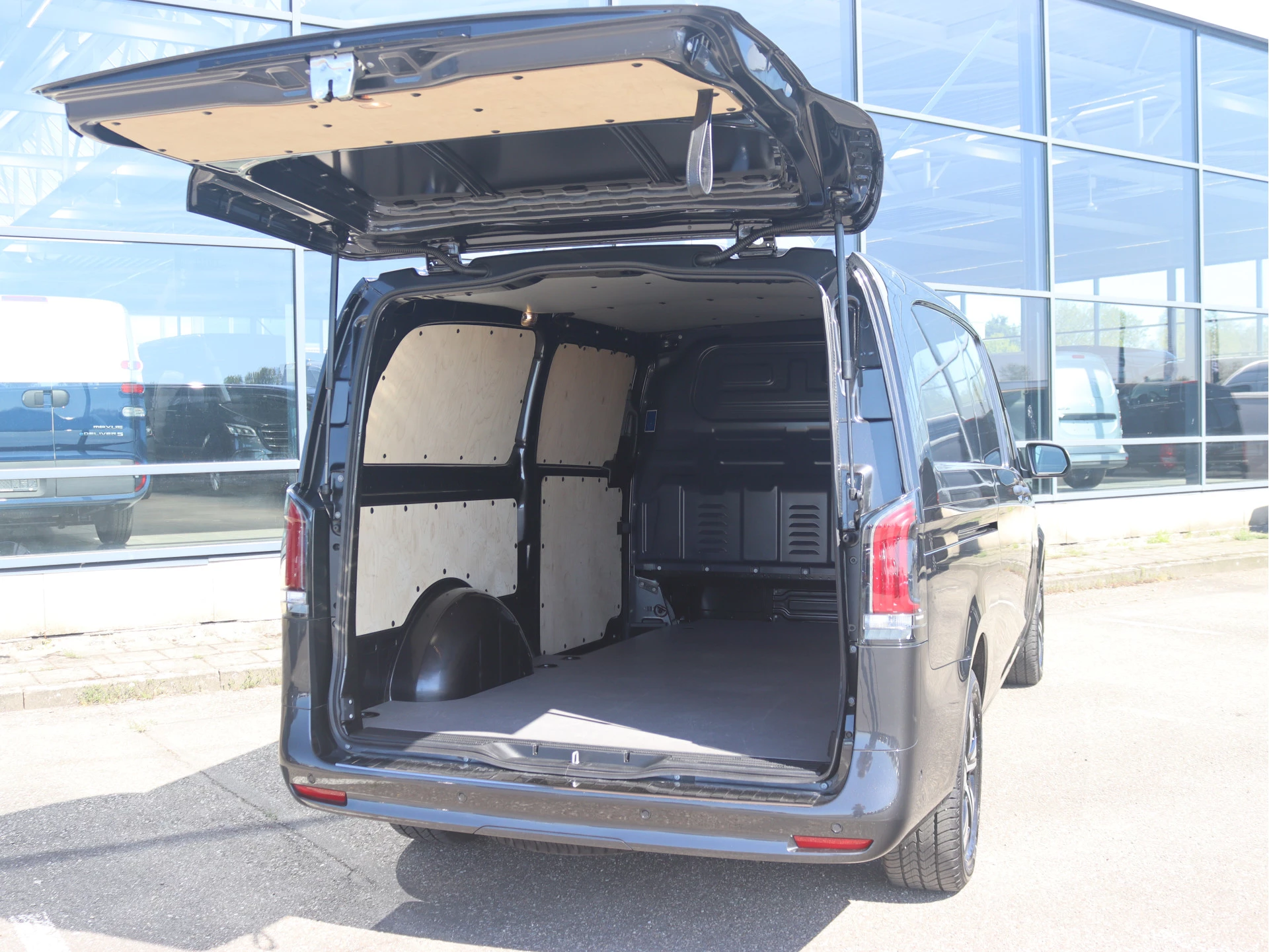 Mercedes-Benz-Vito-image-2