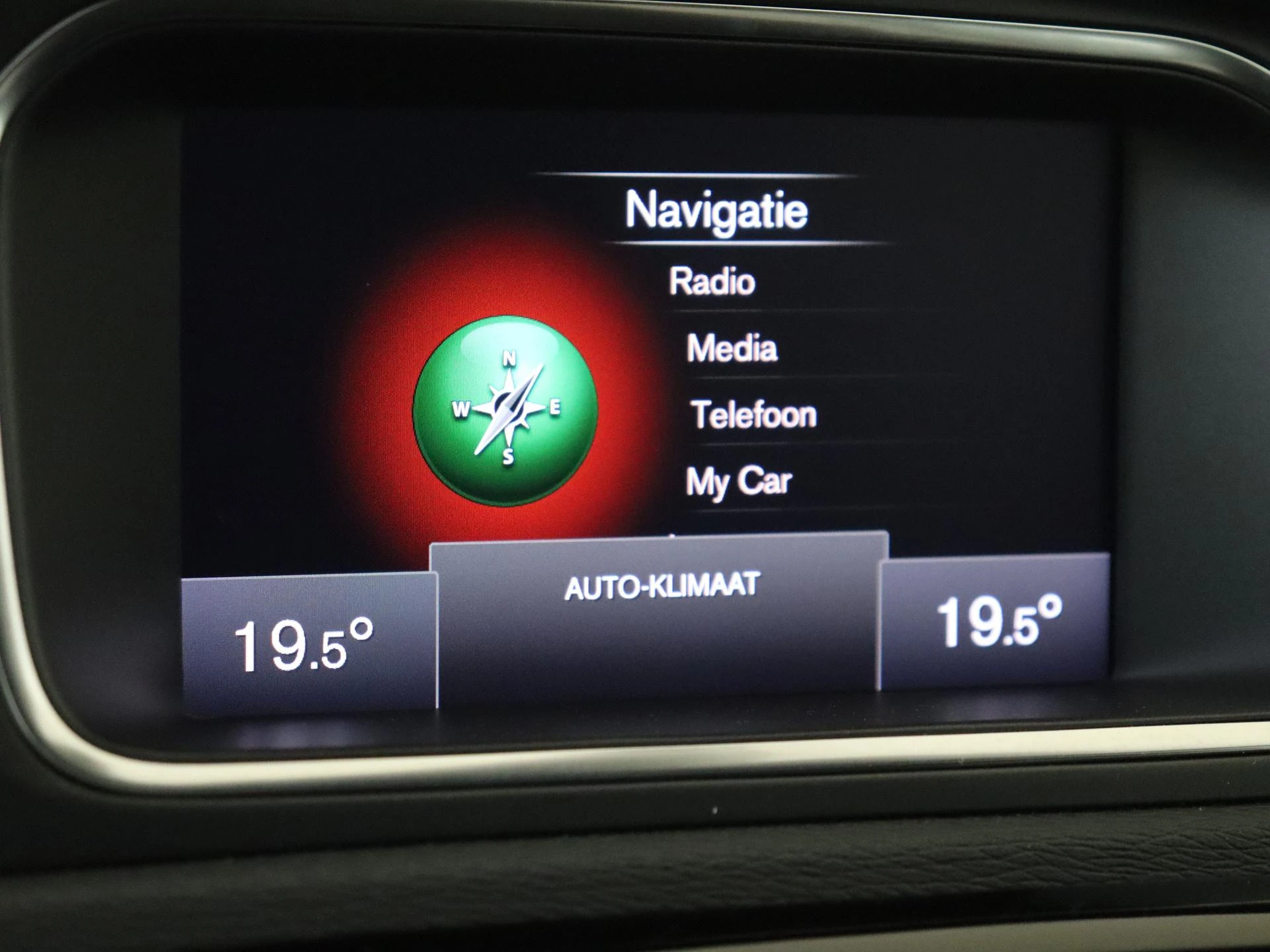 Volvo-V40-image-18