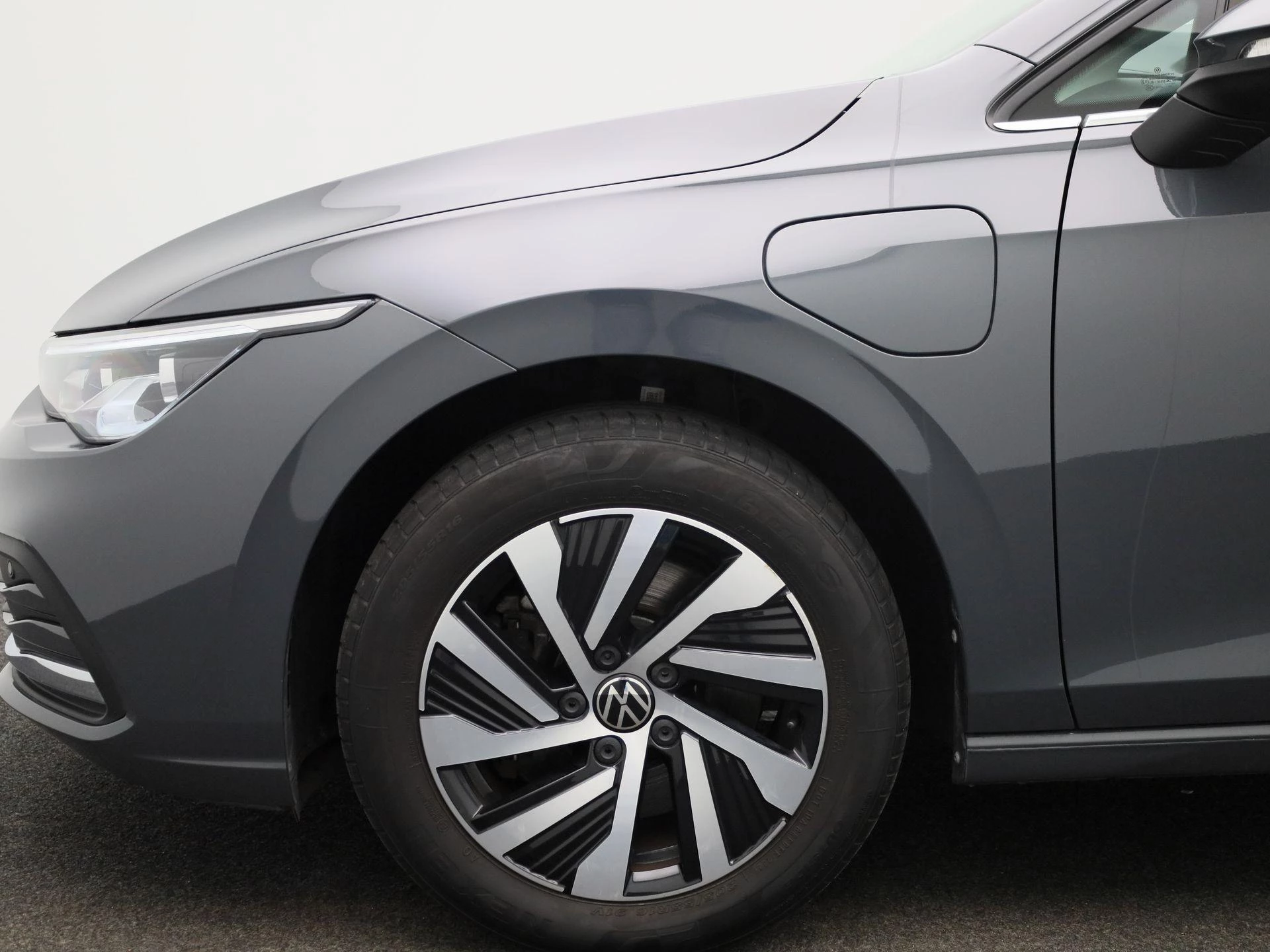 Volkswagen-Golf-image-12