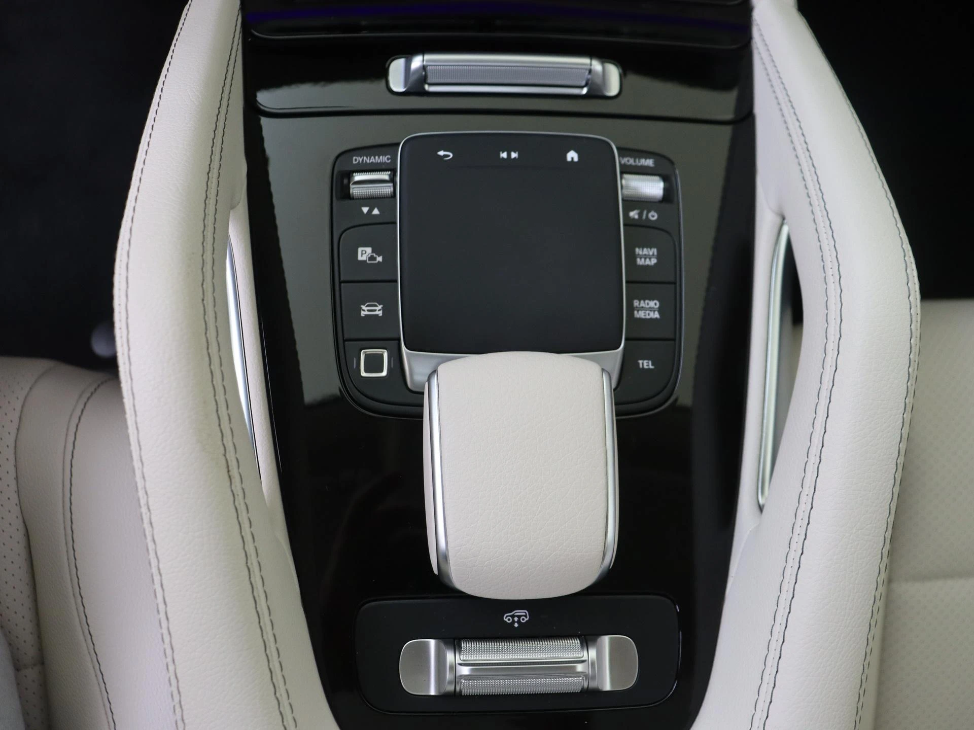 Mercedes-Benz-GLE-image-20