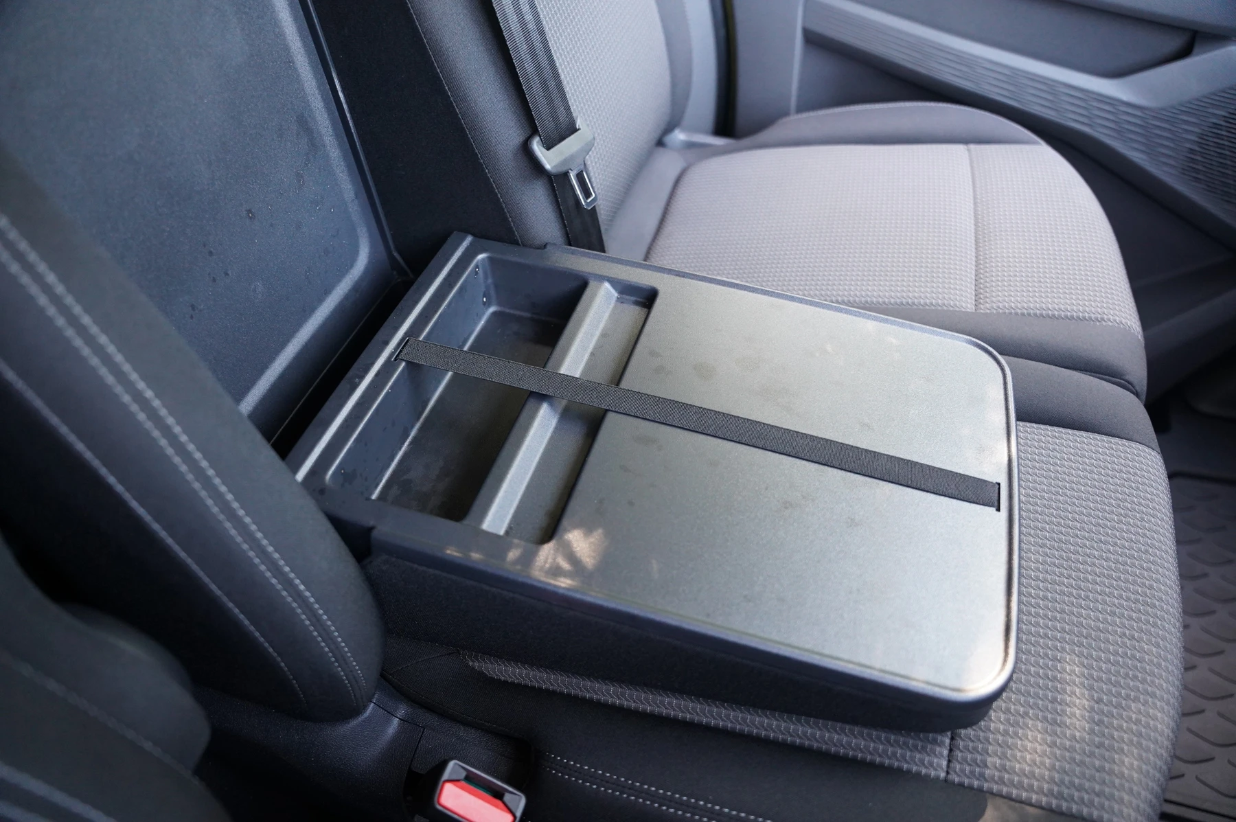 Volkswagen-Transporter-image-9