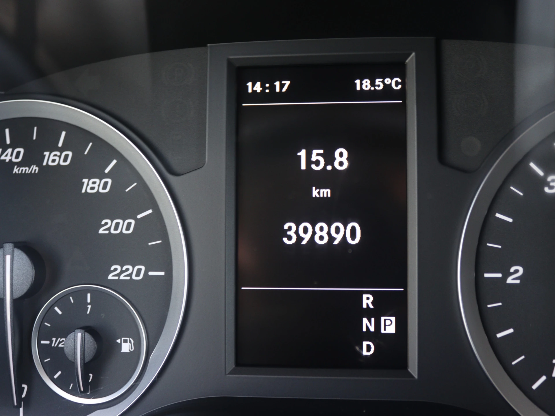 Mercedes-Benz-Vito-image-4