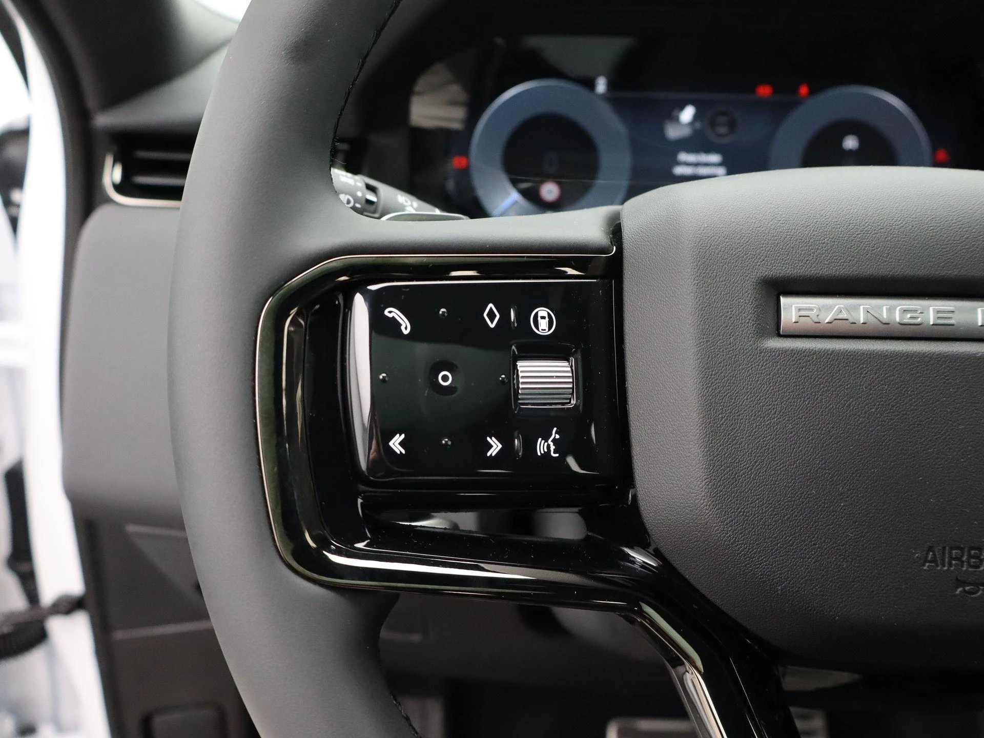 Land Rover-Range Rover Evoque-image-18