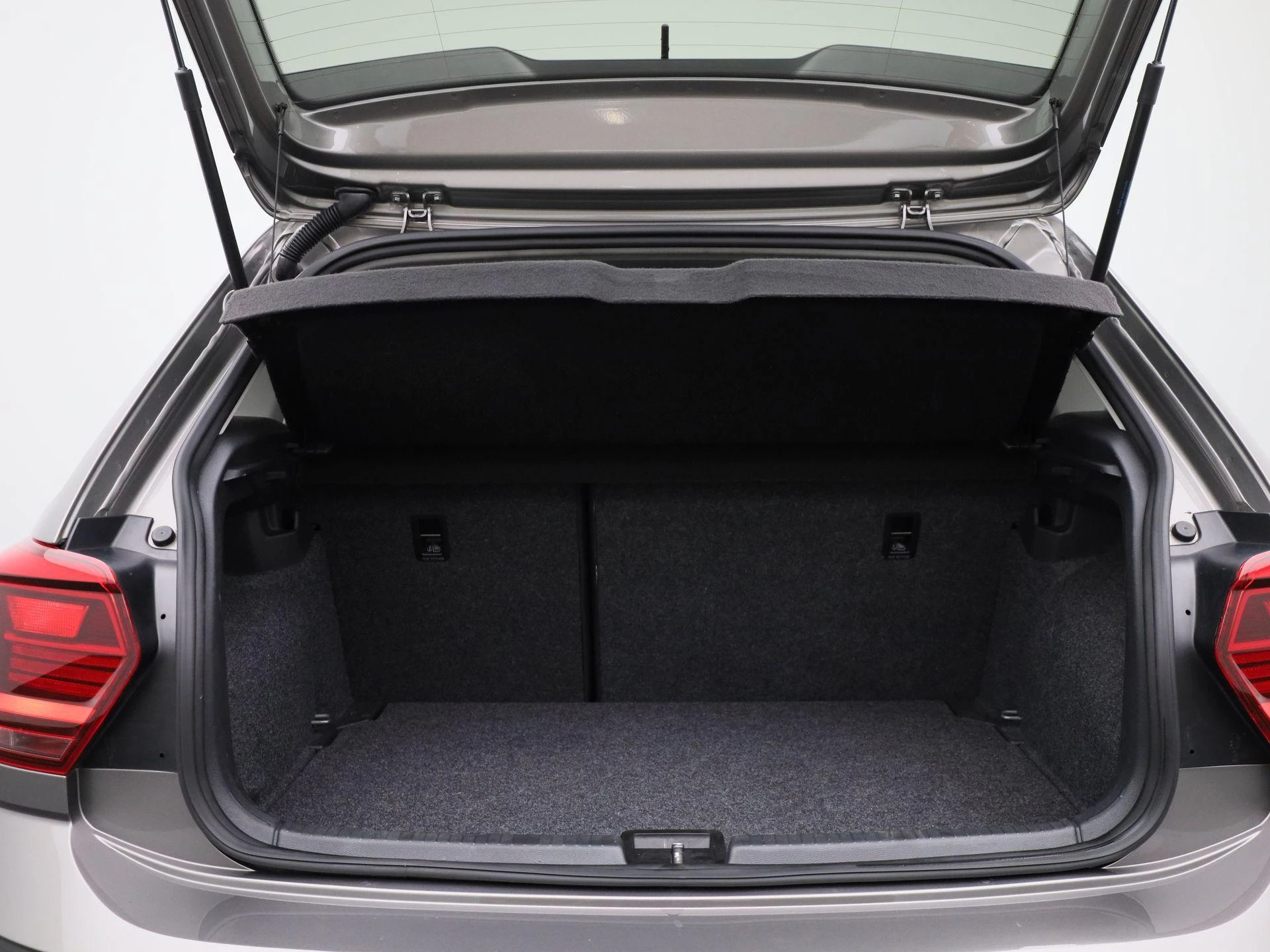 Volkswagen-Polo-image-13