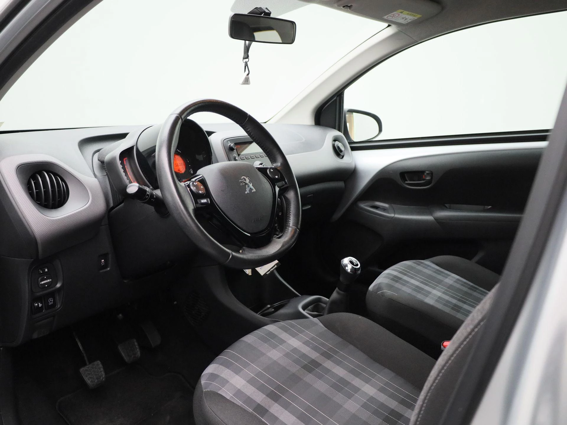 Peugeot-108-image-23