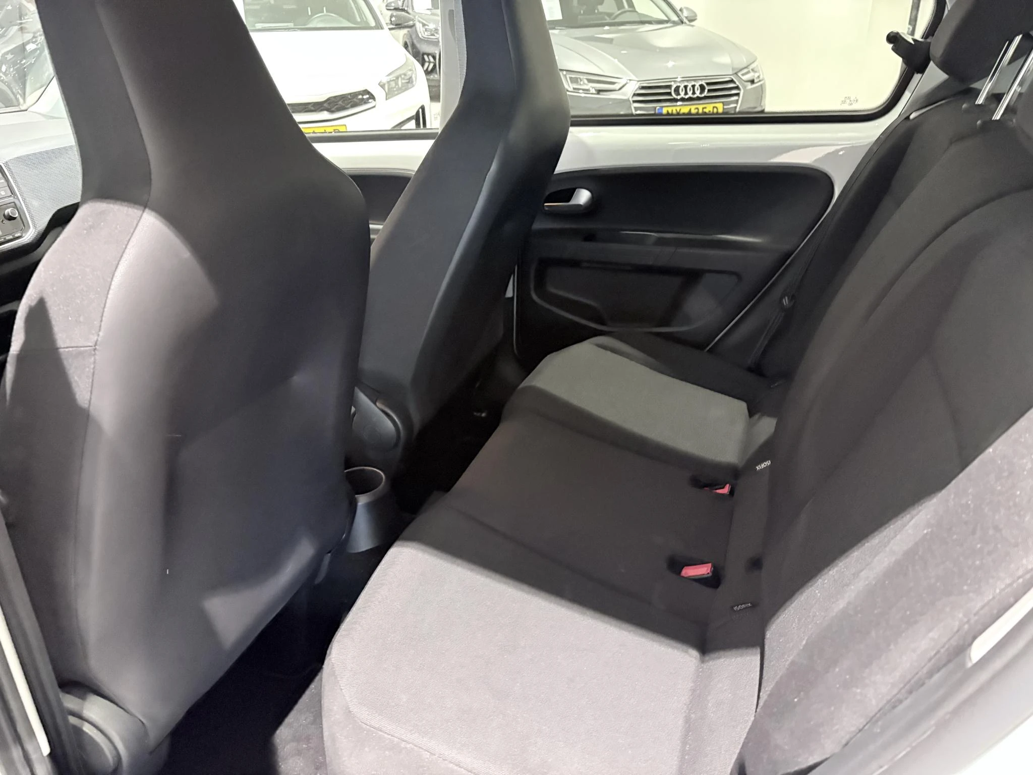 Volkswagen-up!-image-7