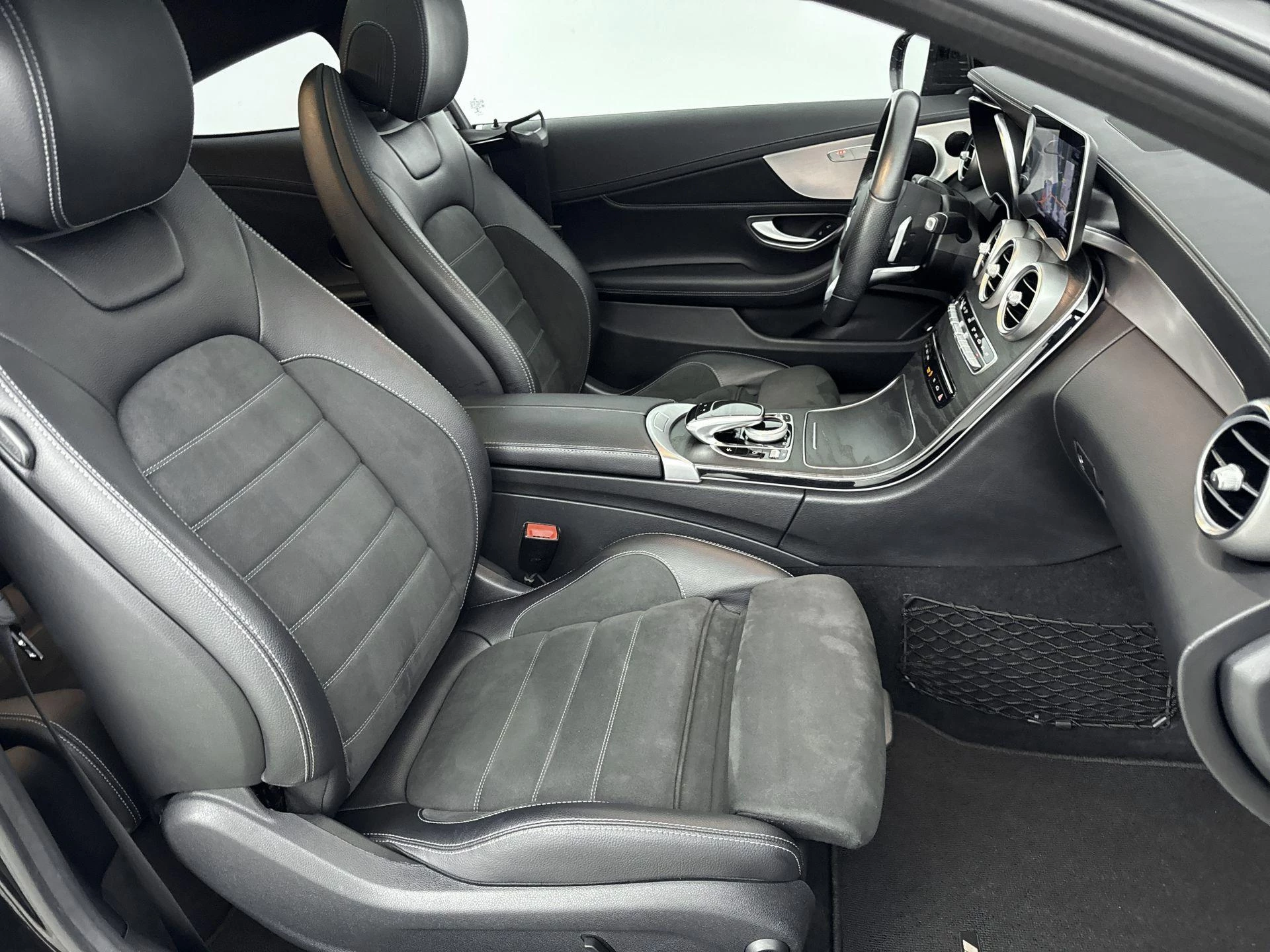 Mercedes-Benz-C-Klasse-image-26