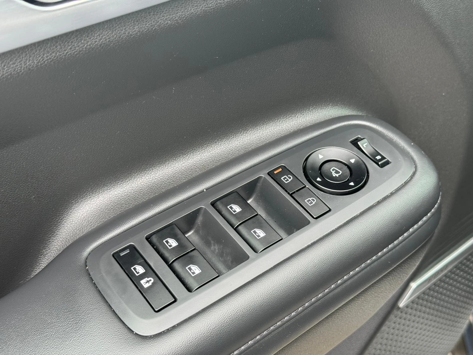 Hyundai-Santa Fe-image-11