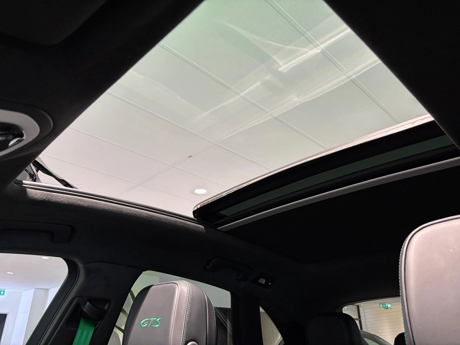 Porsche-Macan-image-12