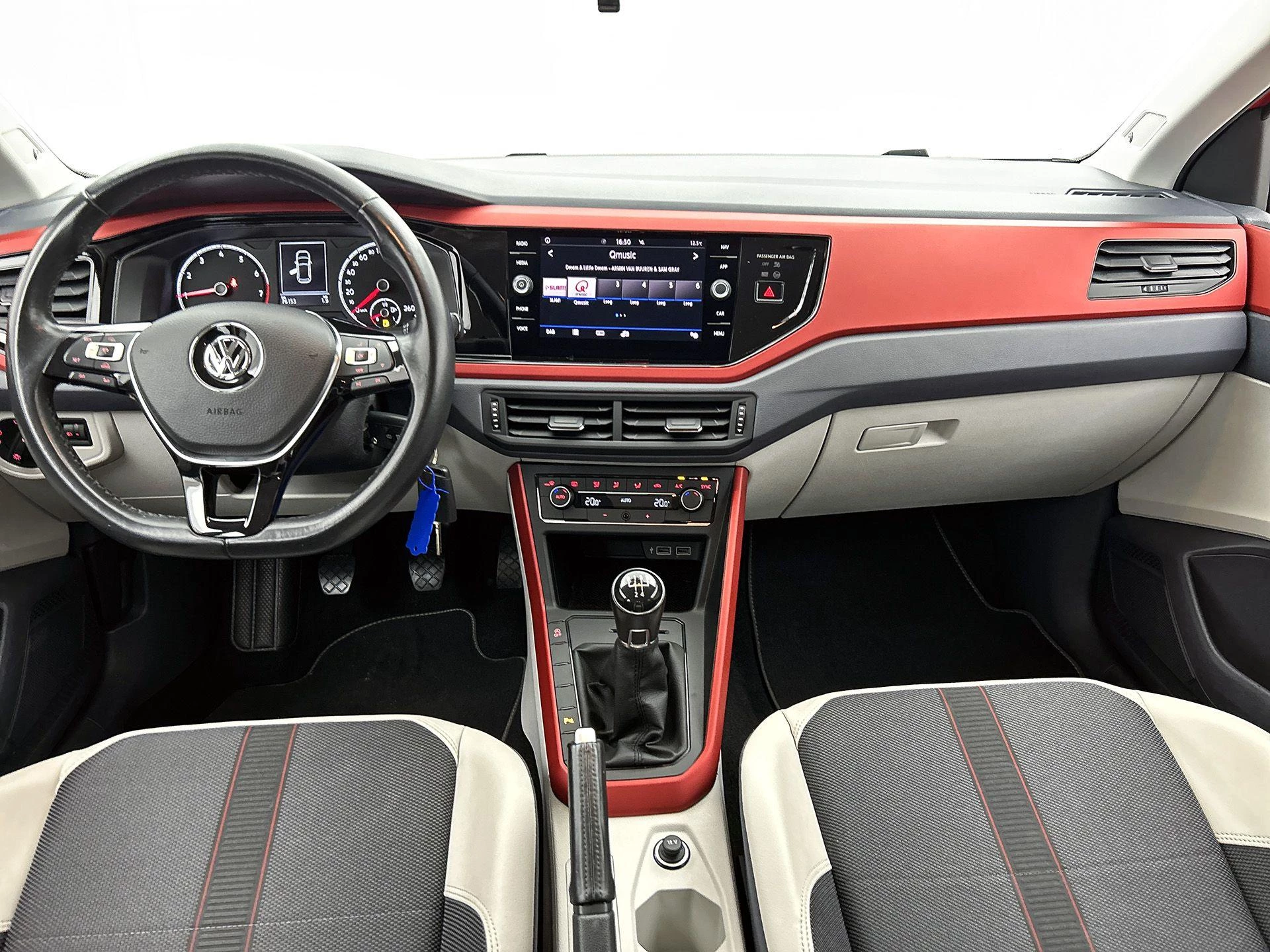 Volkswagen-Polo-image-17