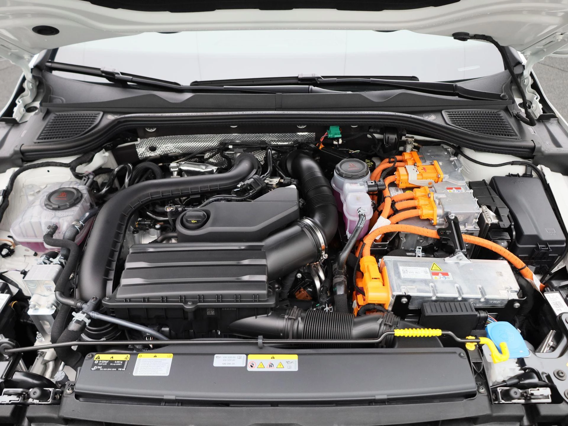 Volkswagen-Golf-image-39