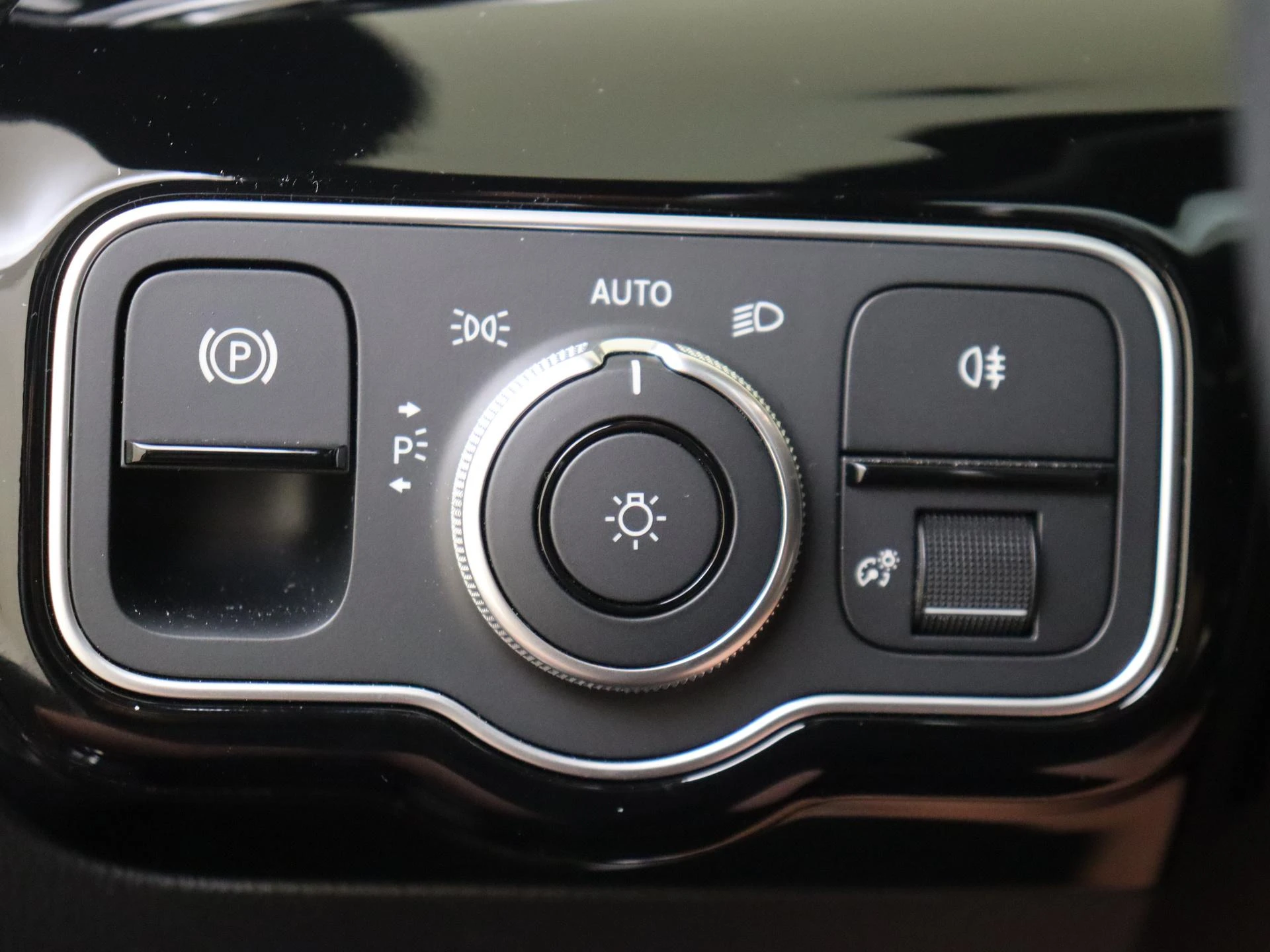 Mercedes-Benz-CLA-image-24