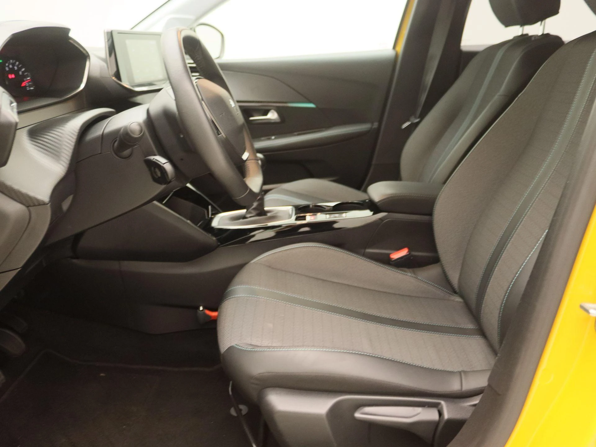 Peugeot-208-image-12