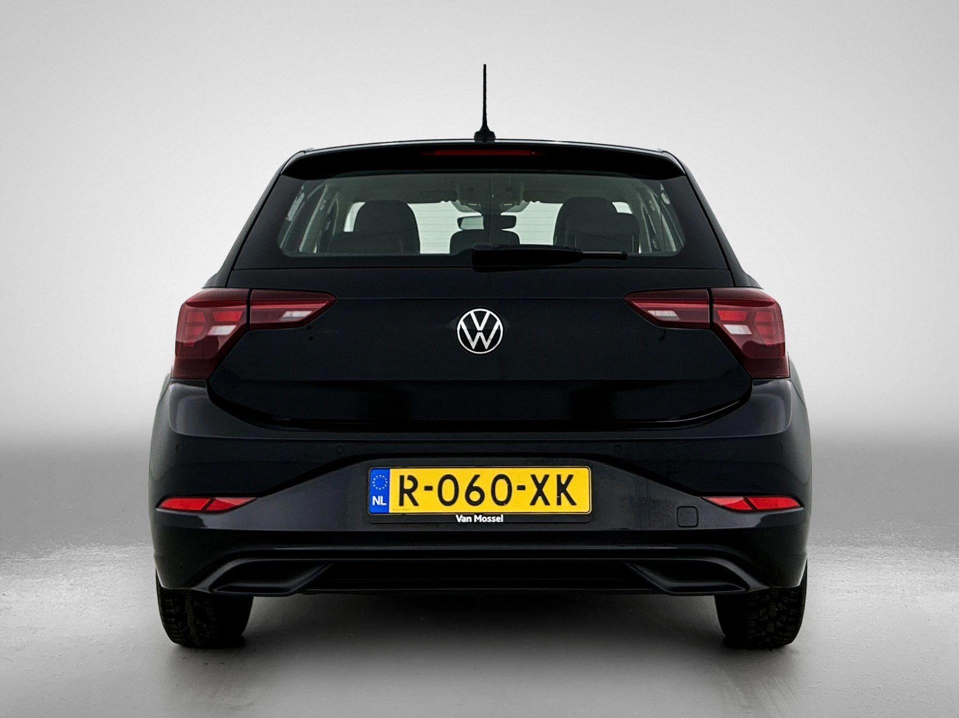 Volkswagen-Polo-image-2
