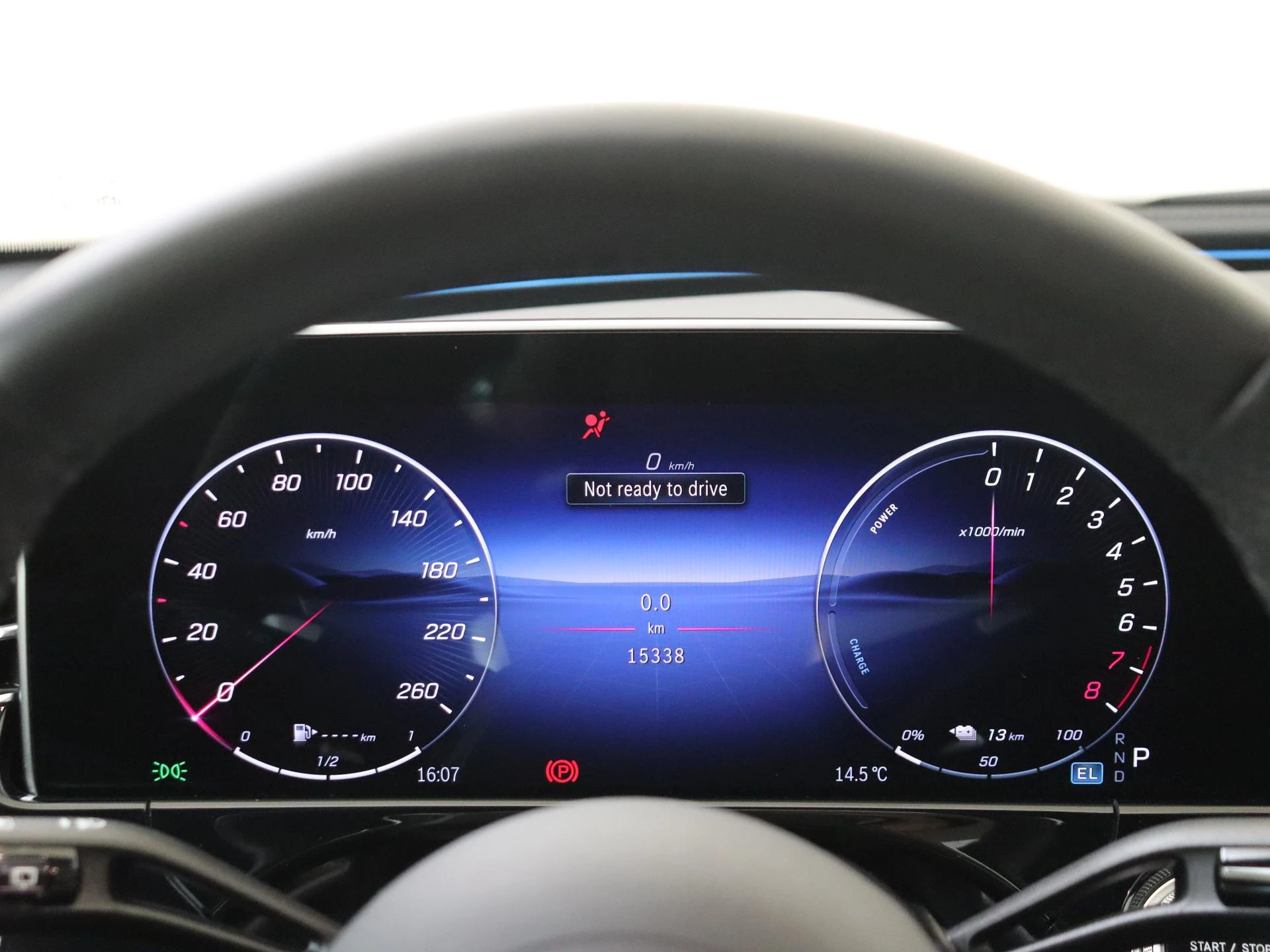 Mercedes-Benz-E-Klasse-image-14