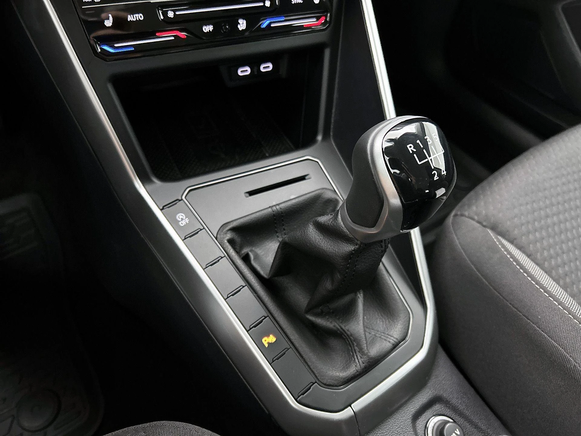Volkswagen-Polo-image-20