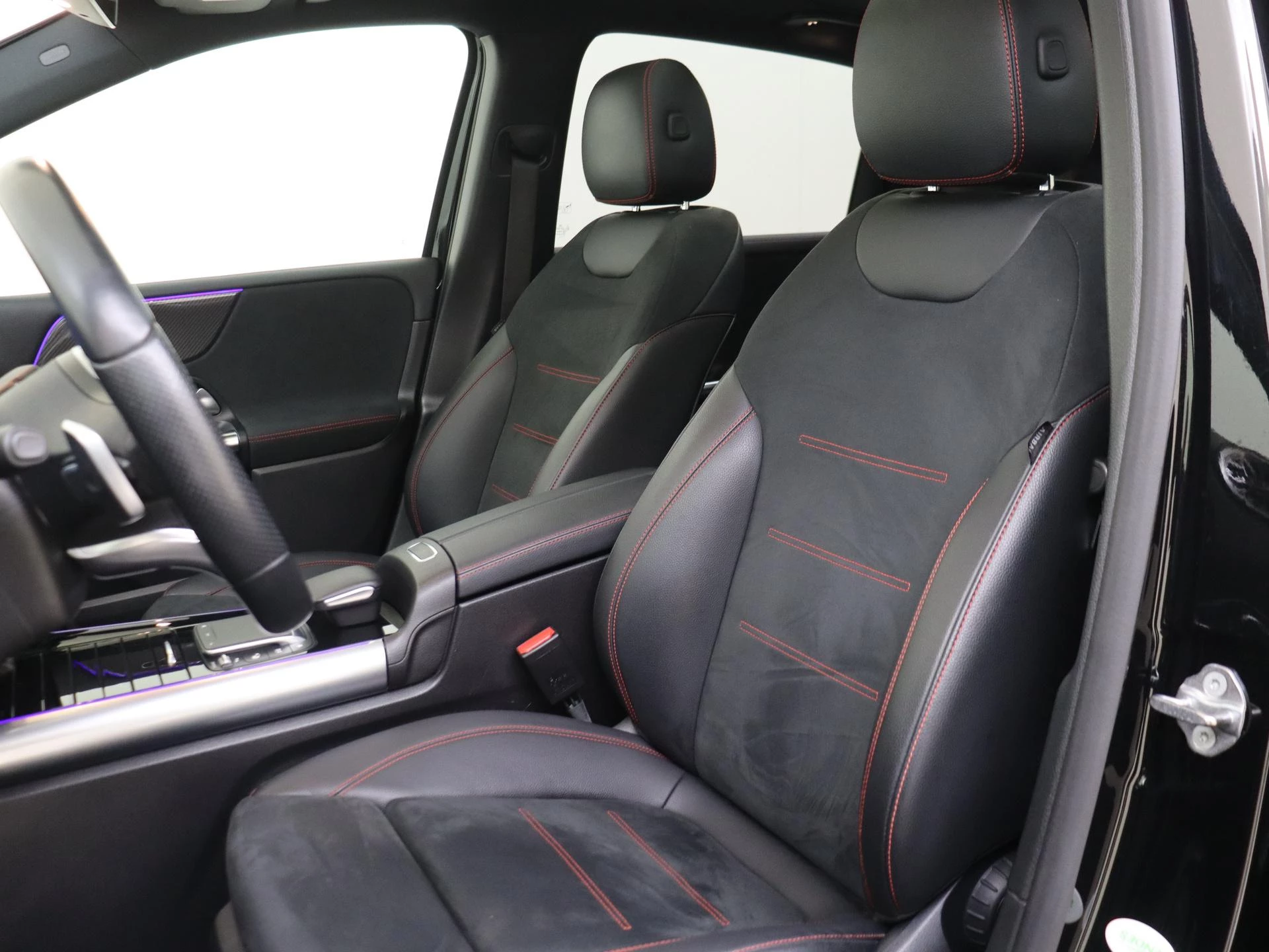 Mercedes-Benz-B-Klasse-image-12
