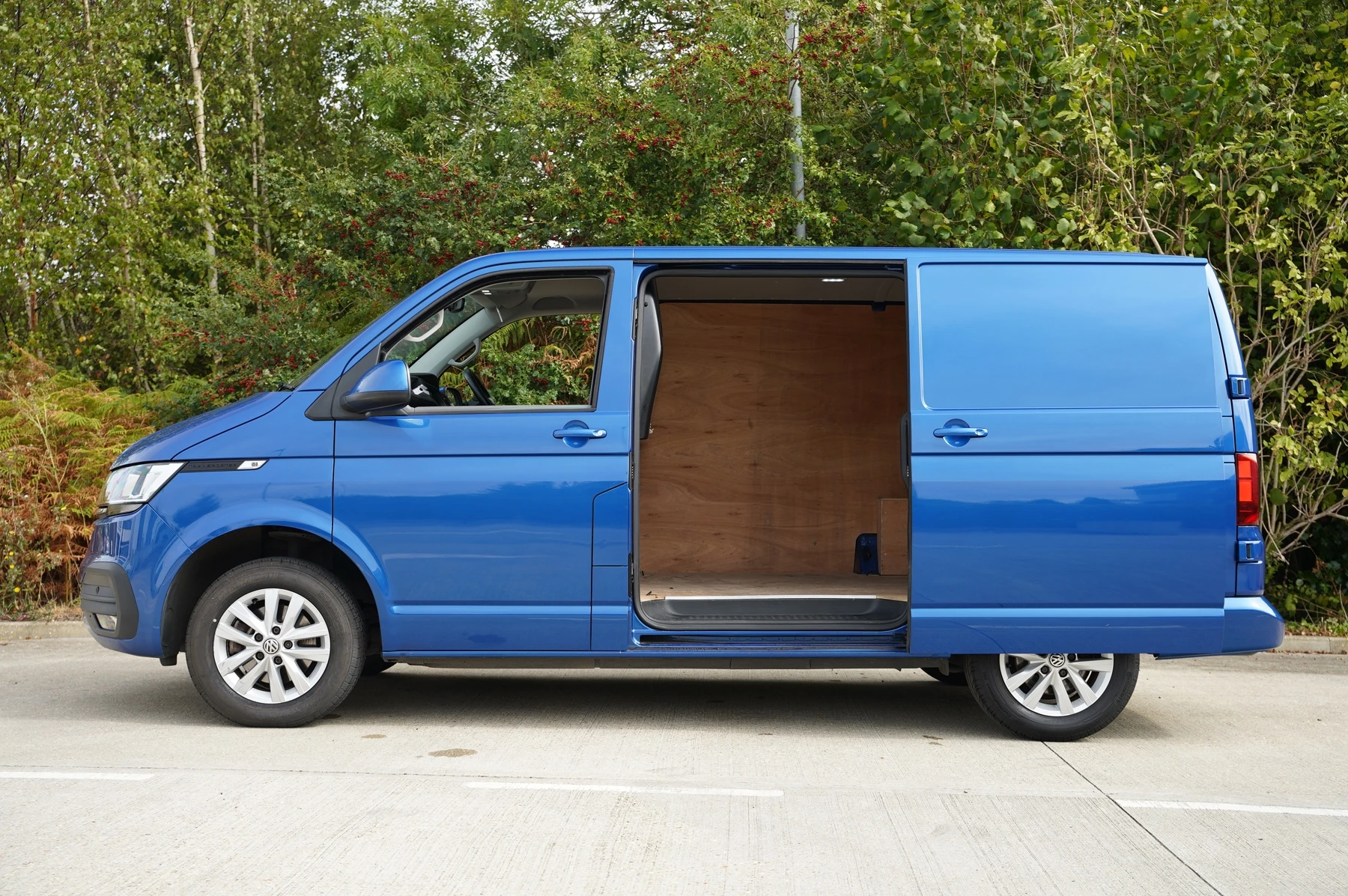 Volkswagen-Transporter-image-36