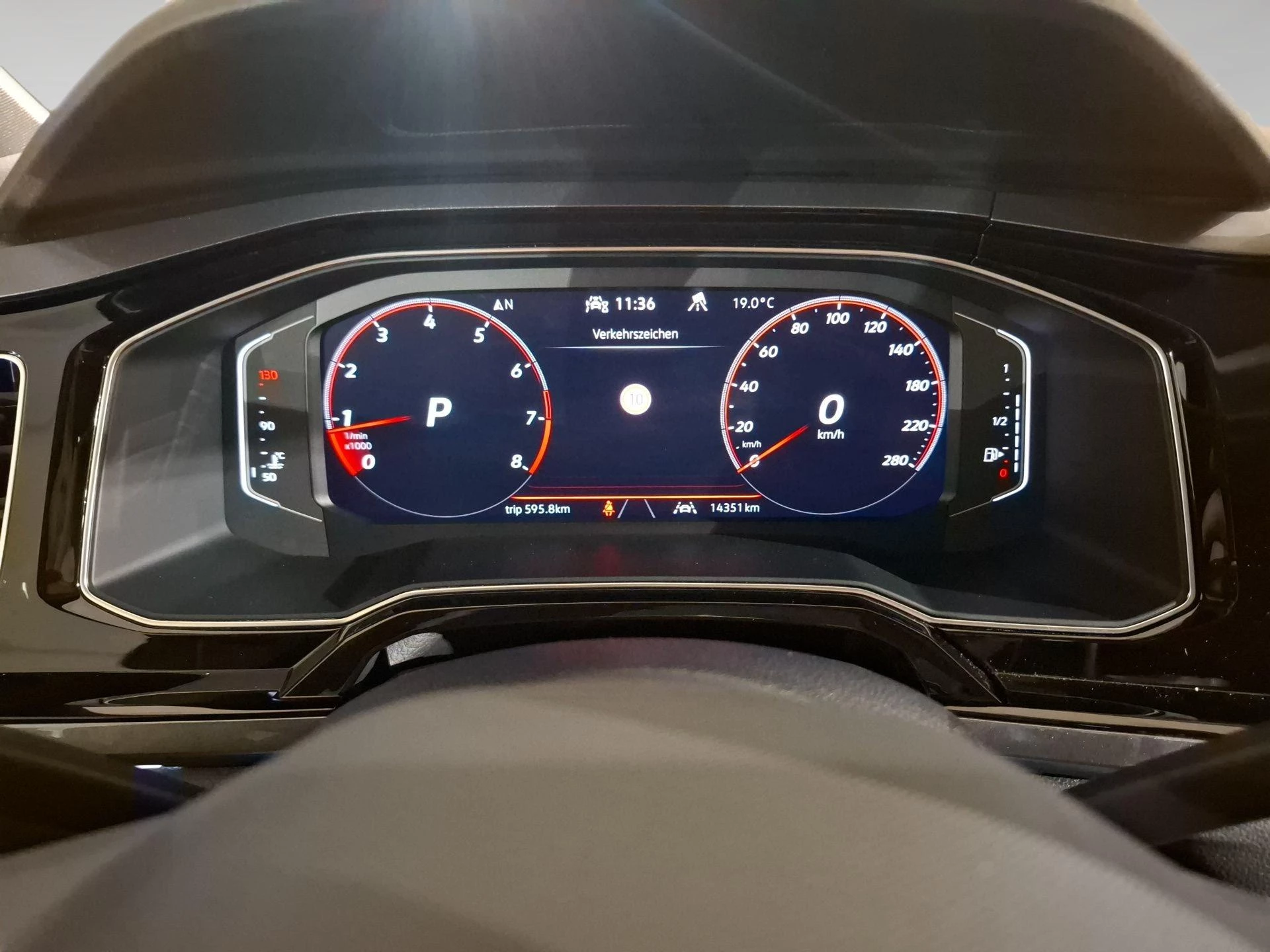 Volkswagen-Polo-image-1