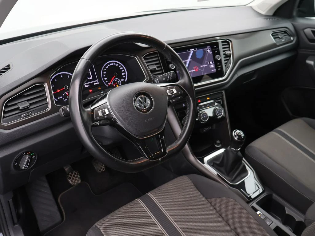 Volkswagen-T-Roc-image-16
