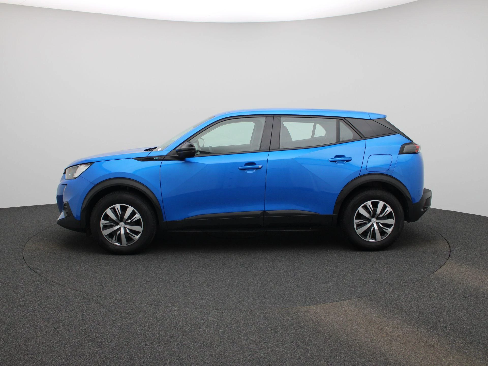 Peugeot-e-2008-image-4