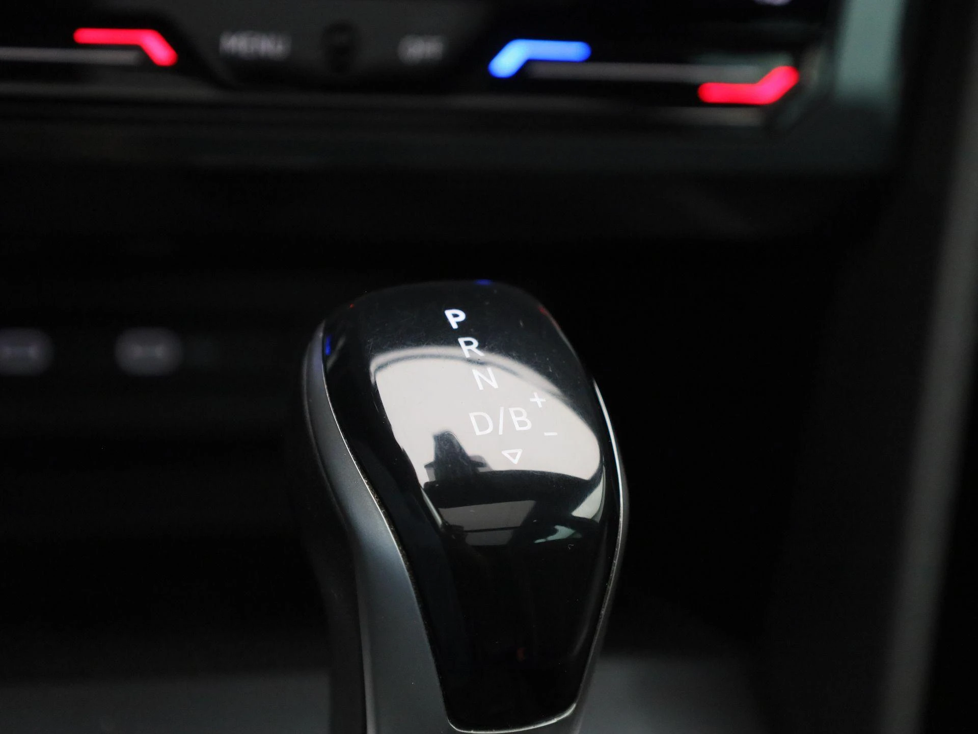 Volkswagen-Tiguan-image-20