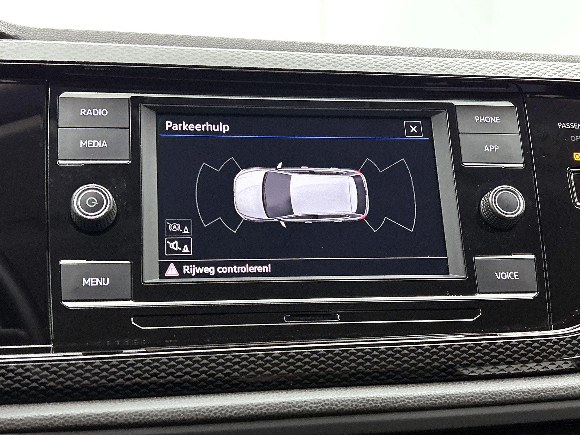 Volkswagen-Polo-image-9