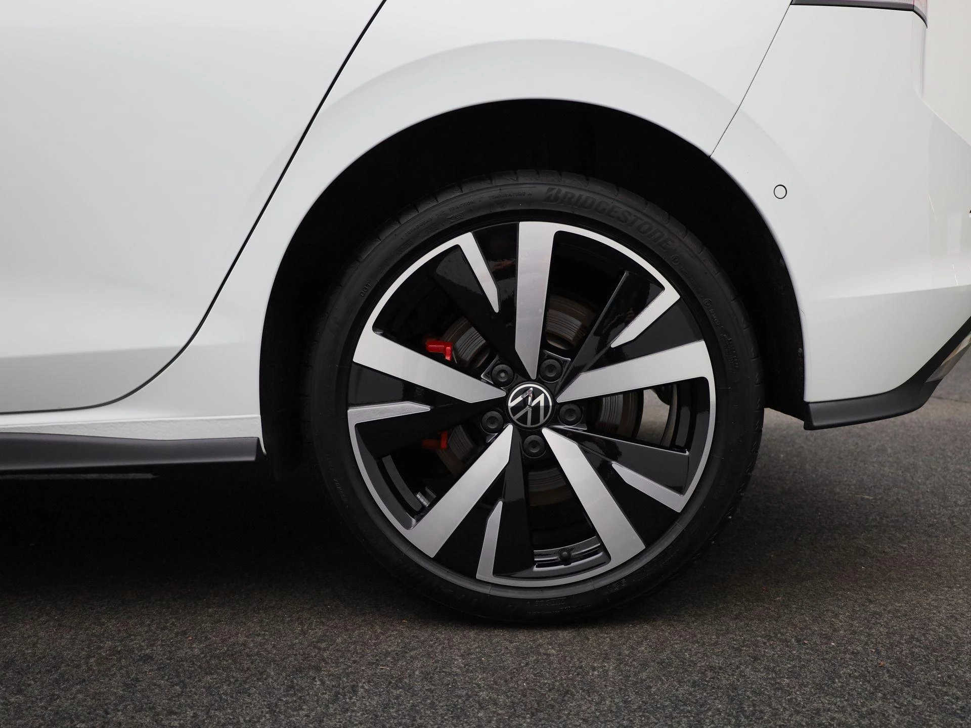 Volkswagen-Golf-image-12