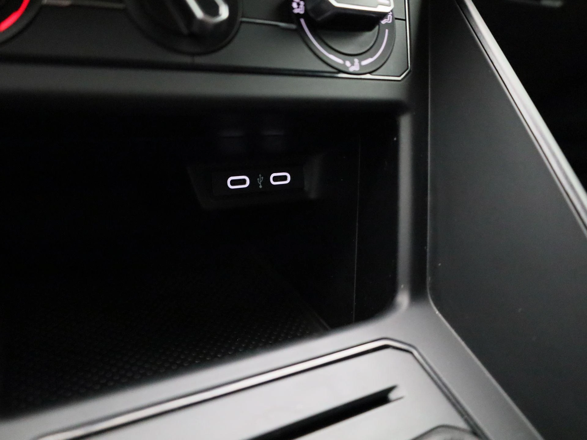 Volkswagen-Polo-image-24