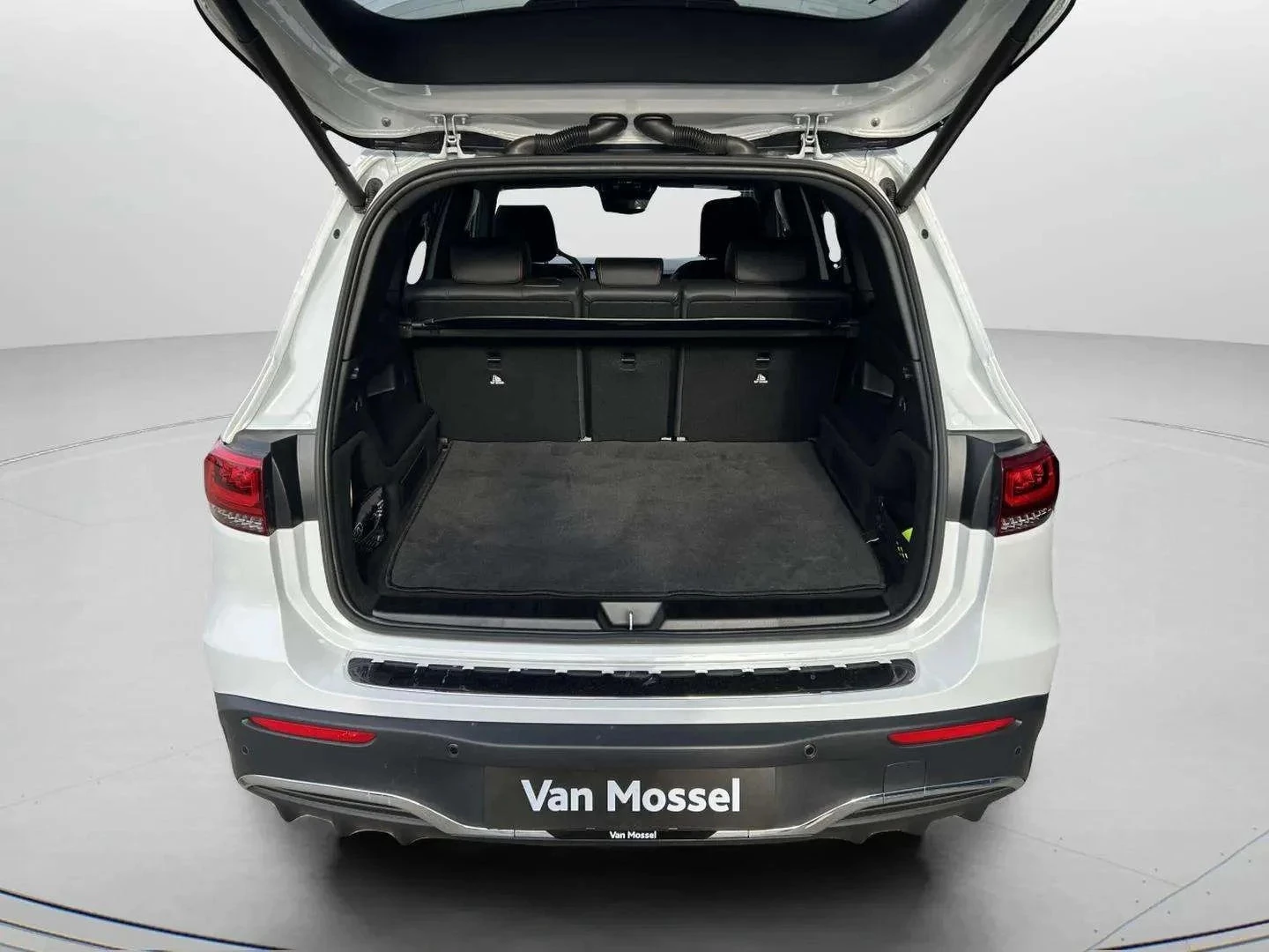 Mercedes-Benz-EQB-image-21