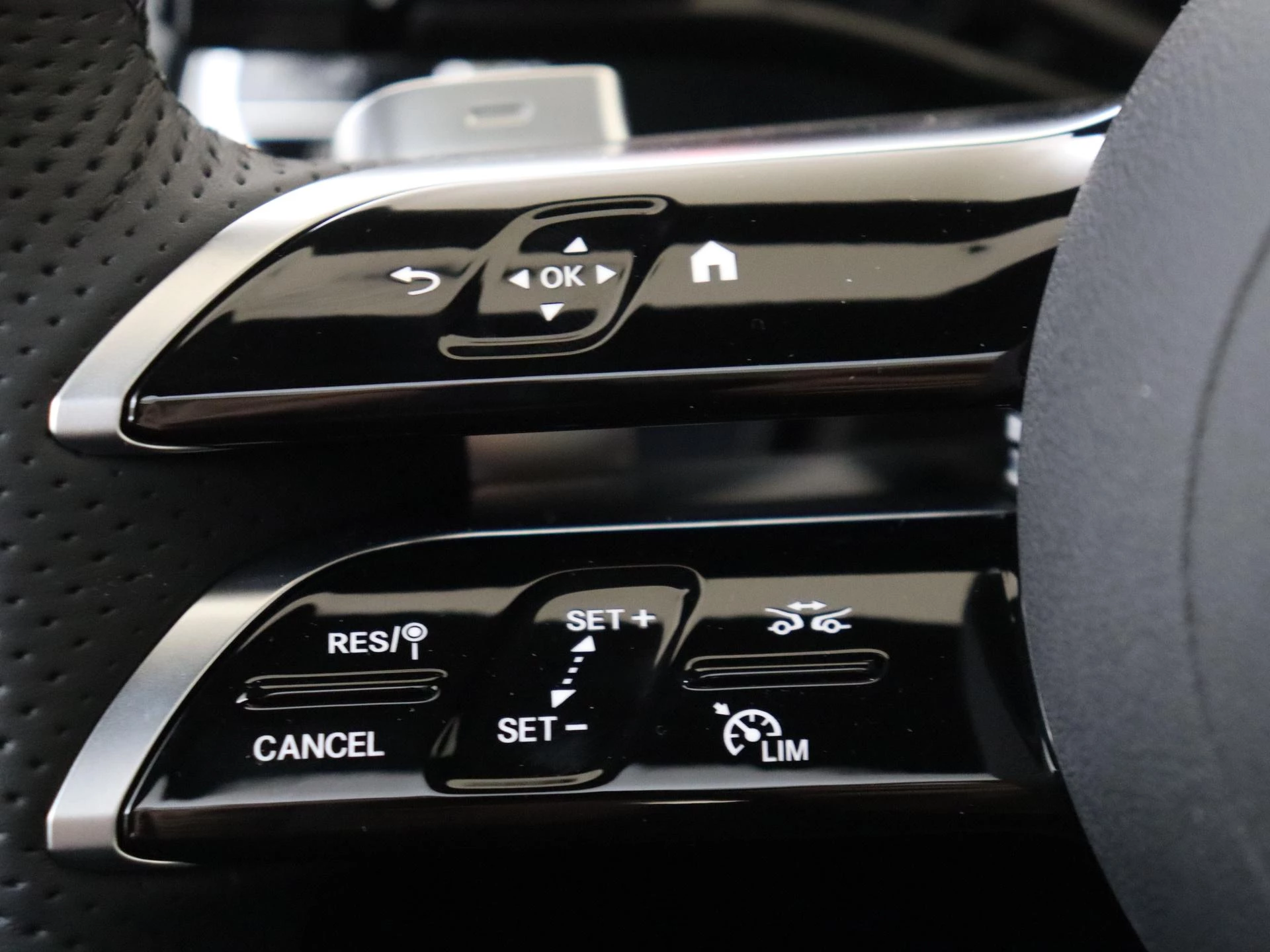 Mercedes-Benz-E-Klasse-image-12