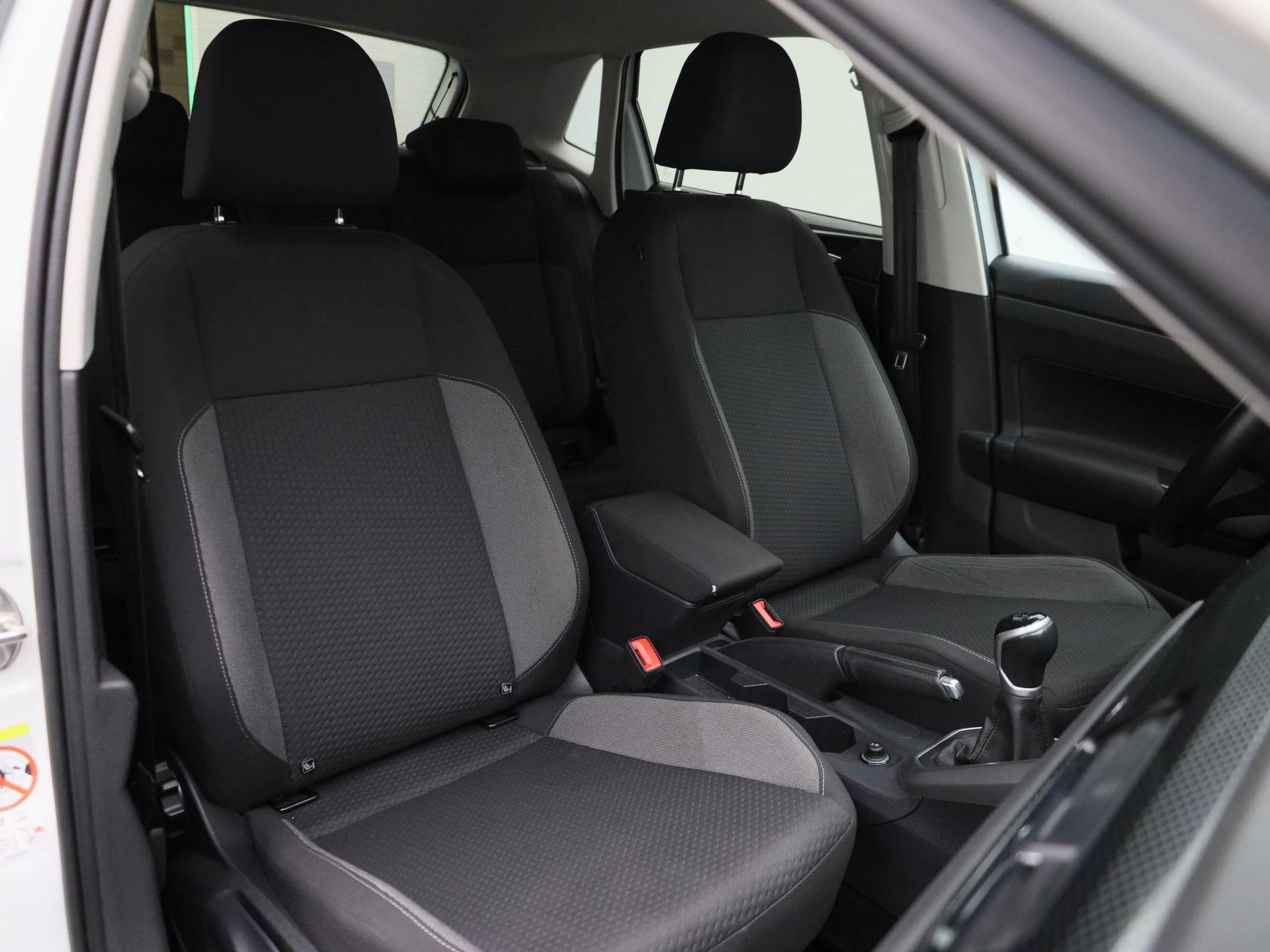 Volkswagen-Polo-image-31