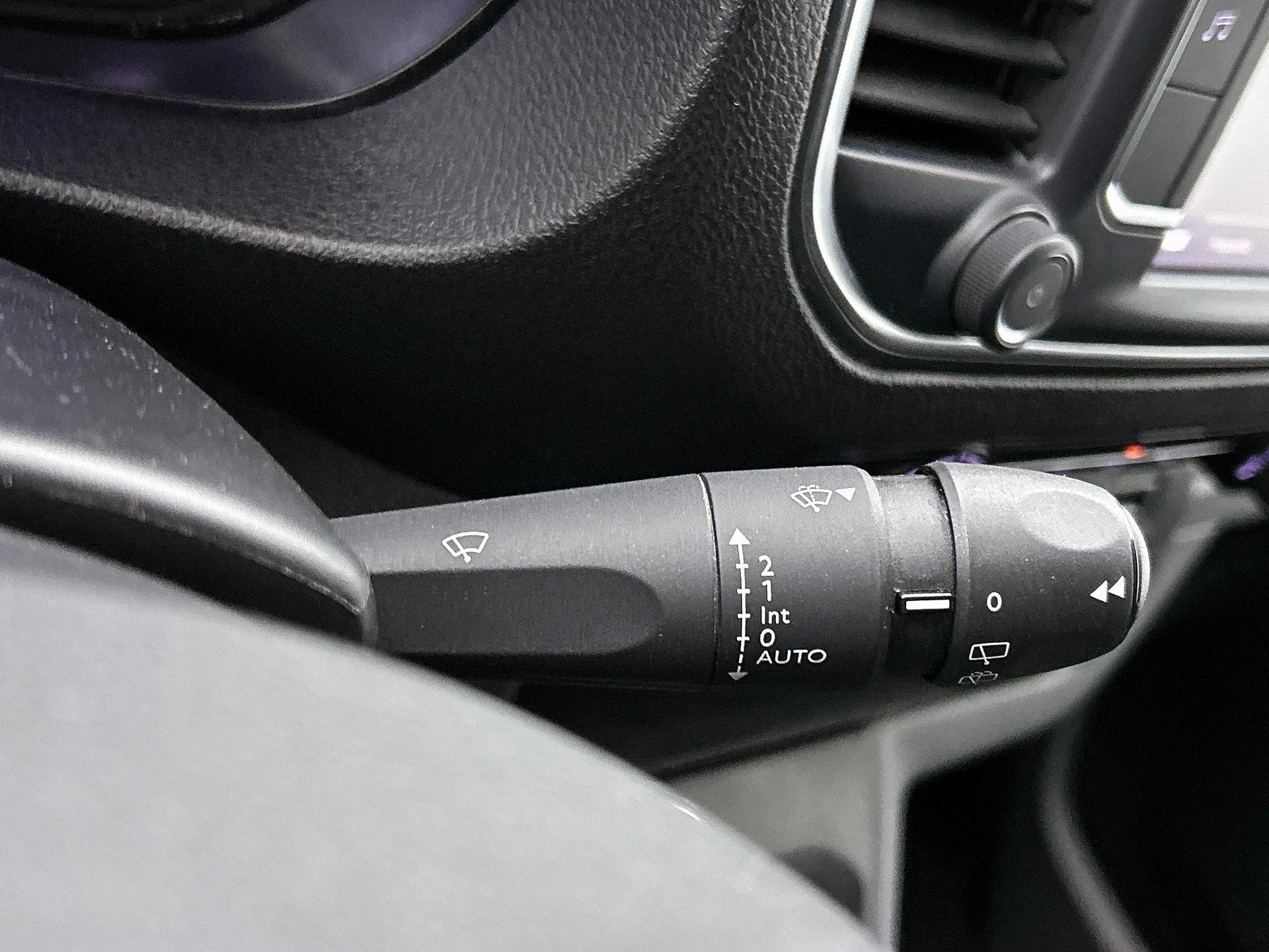 Opel-Vivaro-image-7