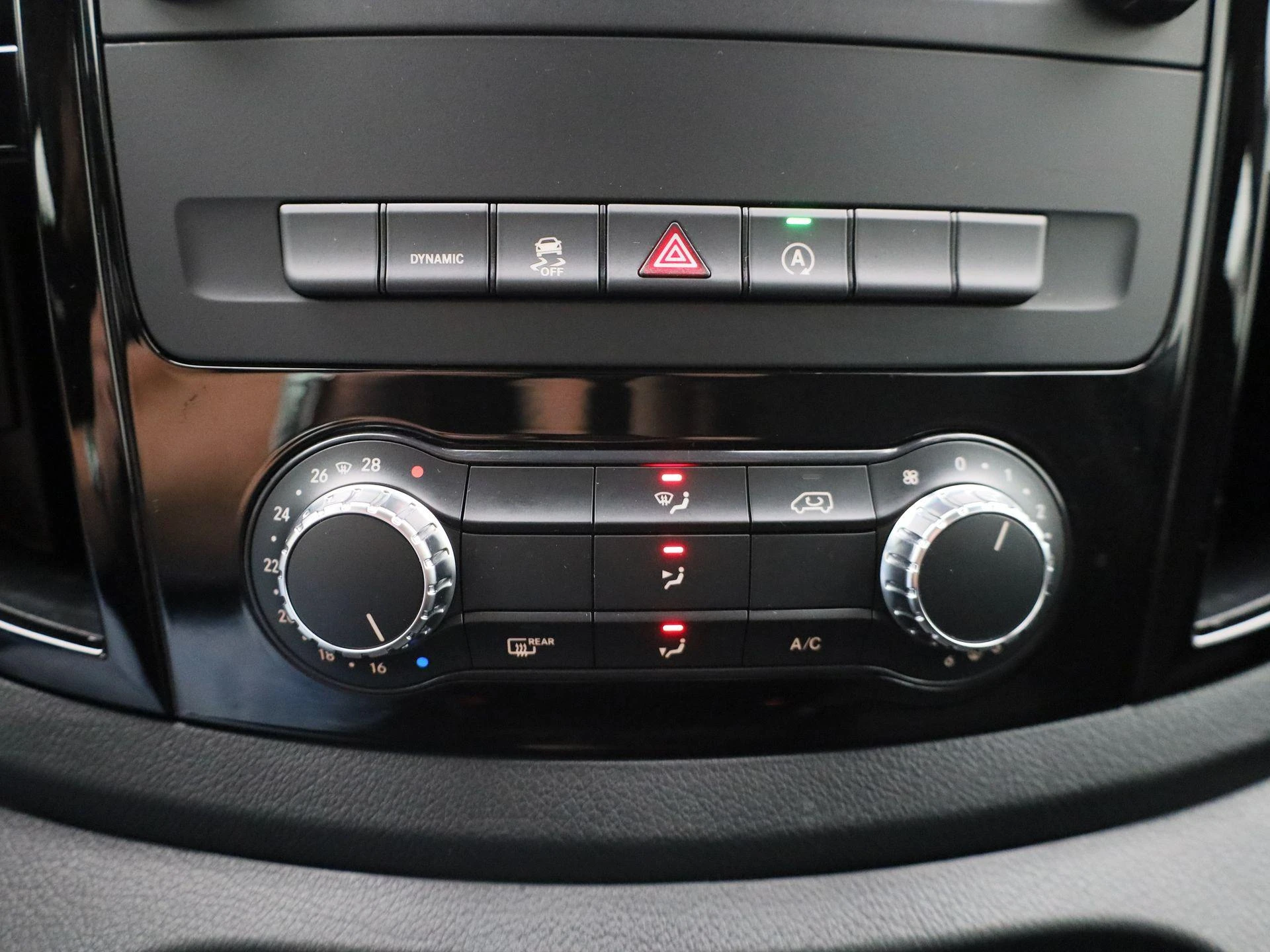 Mercedes-Benz-Vito-image-15