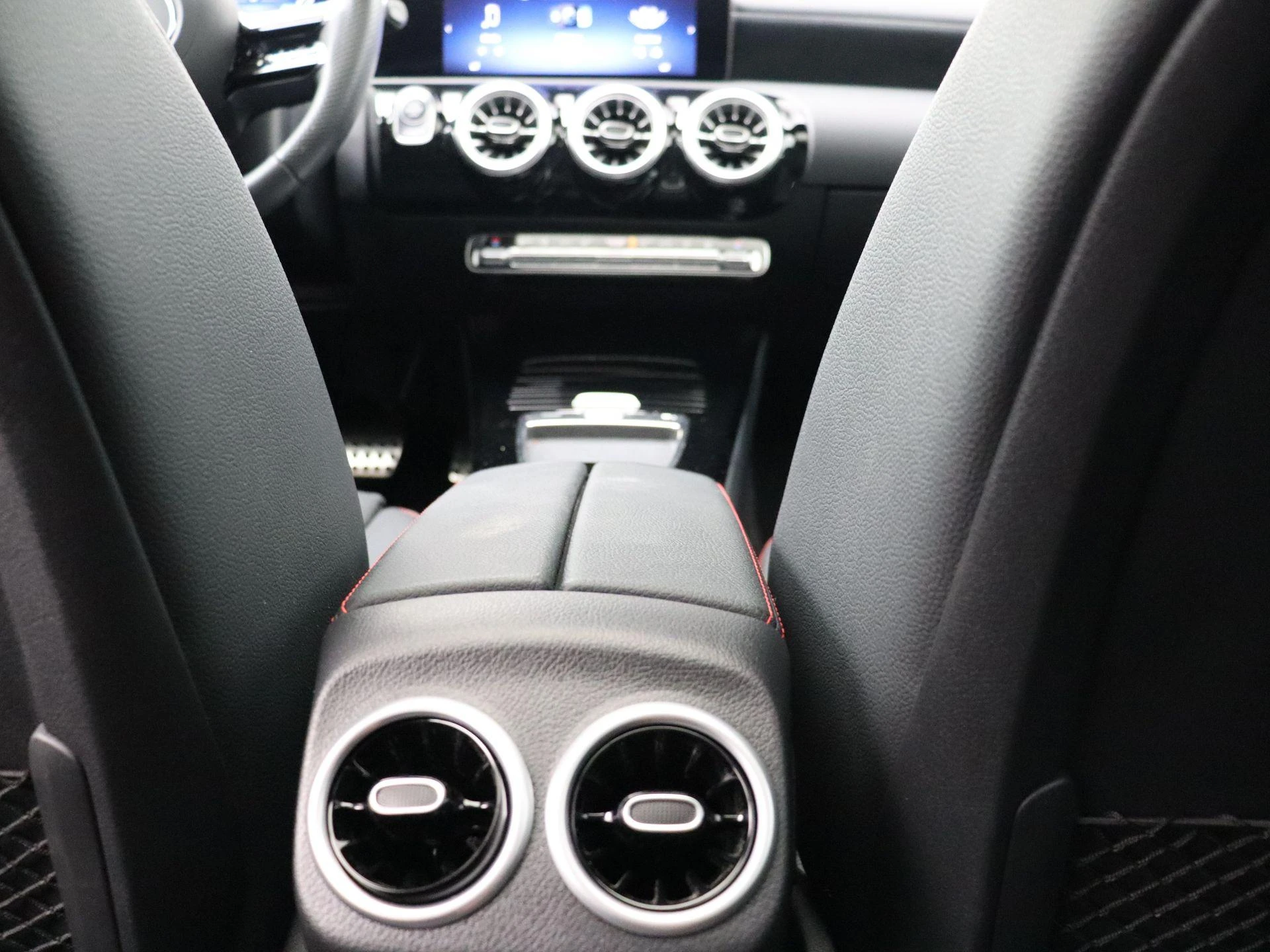 Mercedes-Benz-CLA-image-26