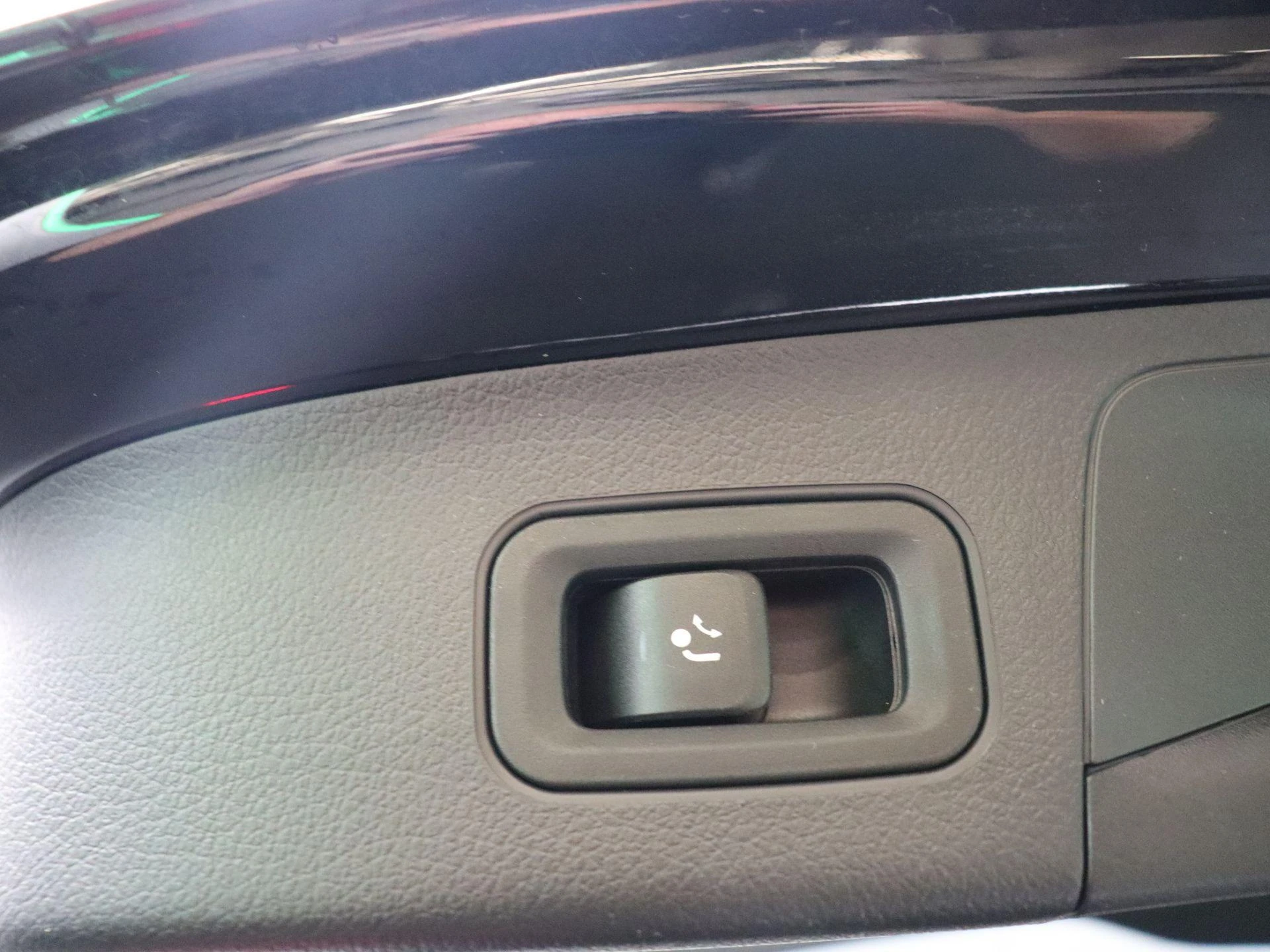 Mercedes-Benz-GLA-image-32