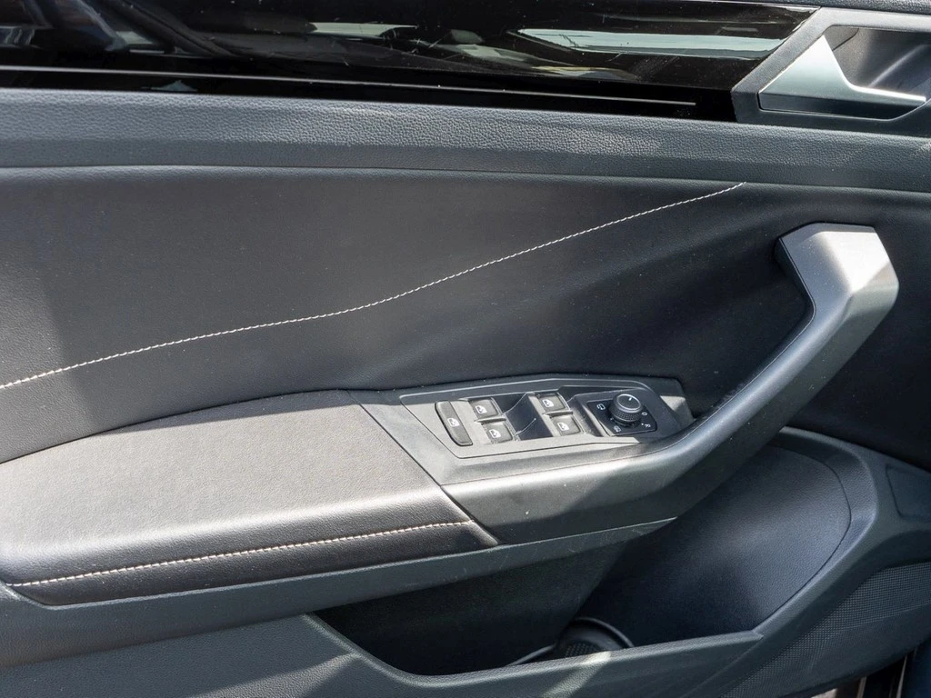 Volkswagen-T-Roc-image-16