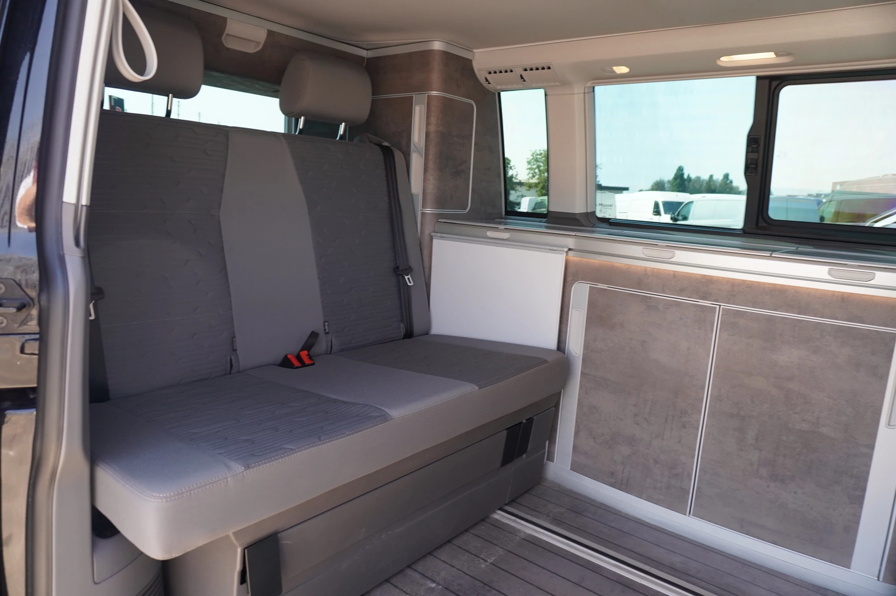 Volkswagen-California-image-12