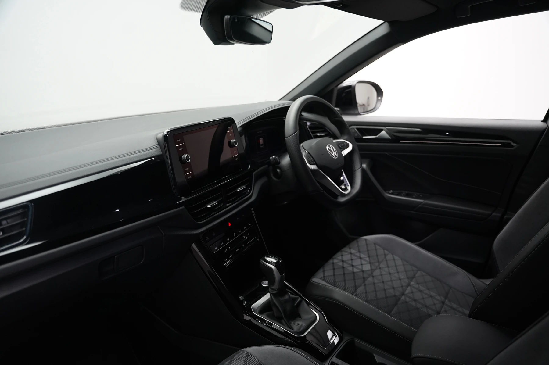 Volkswagen-T-Roc-image-1