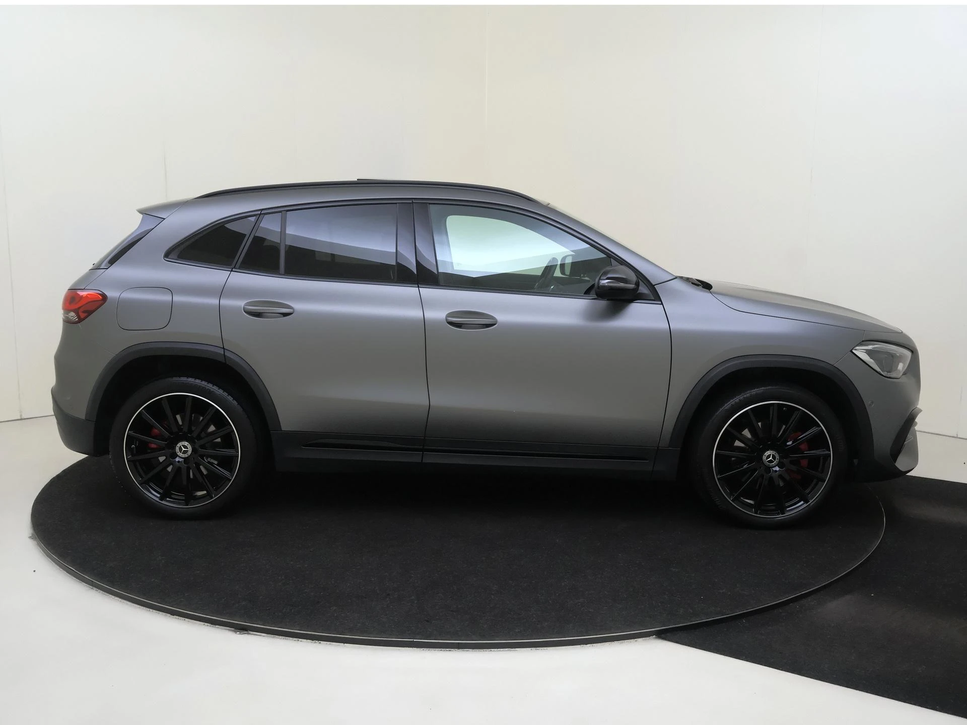 Mercedes-Benz-GLA-image-9