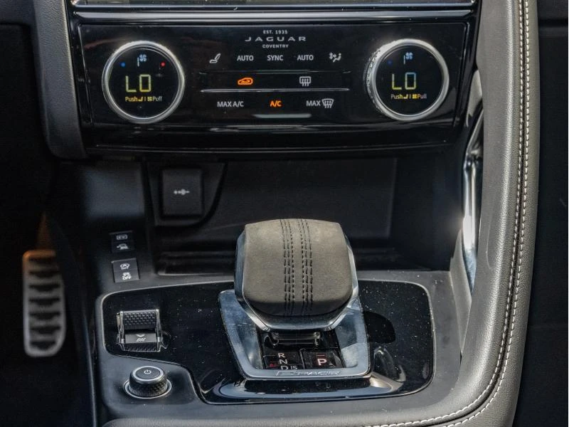 Jaguar-E-PACE-image-17