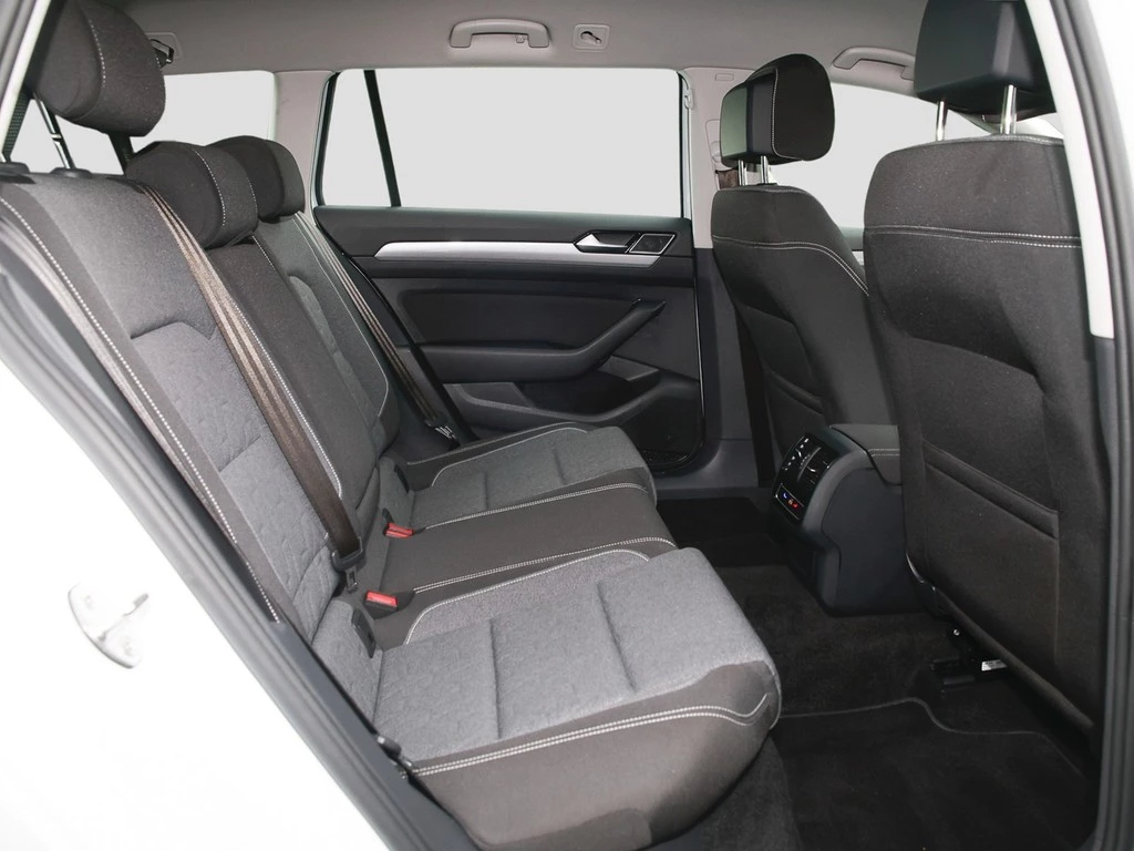Volkswagen-Passat-image-8