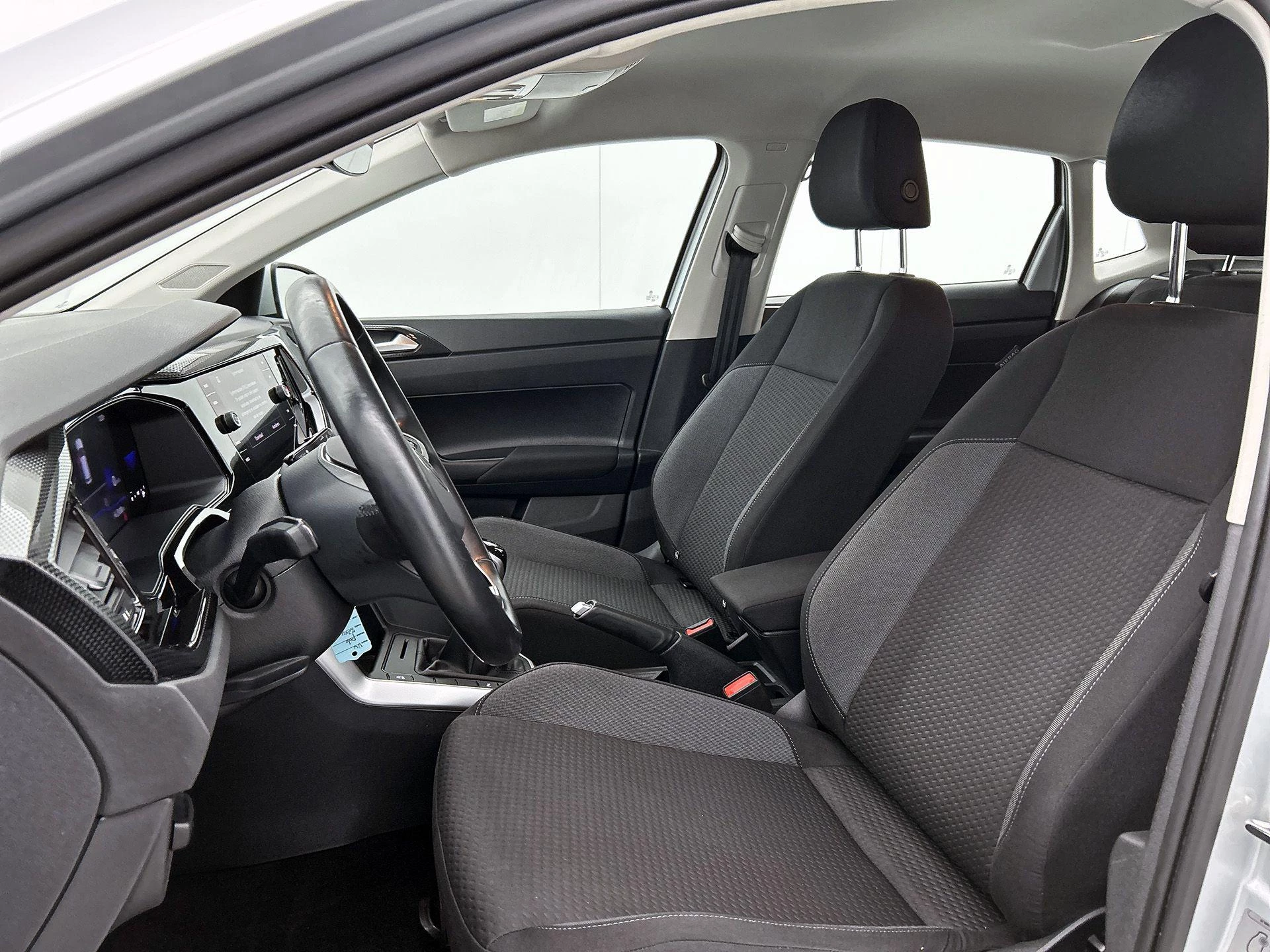 Volkswagen-Polo-image-31