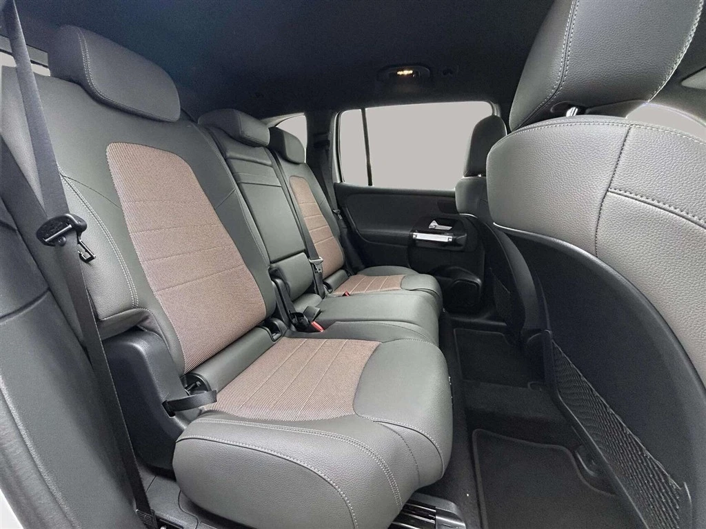 Mercedes-Benz-EQB-image-19