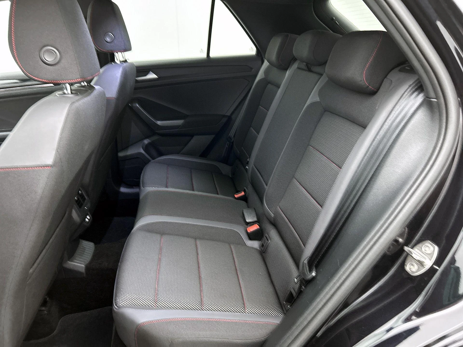 Volkswagen T-Roc 1.5 TSI R-Line | 150 PK