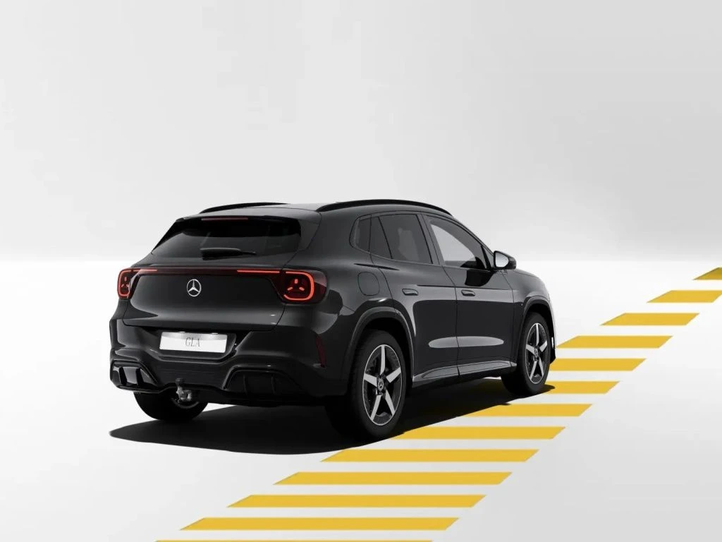 Mercedes-Benz-GLA 250+-image-5