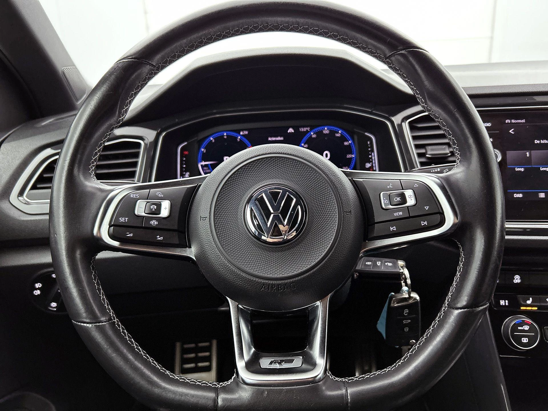 Volkswagen-T-Roc-image-29
